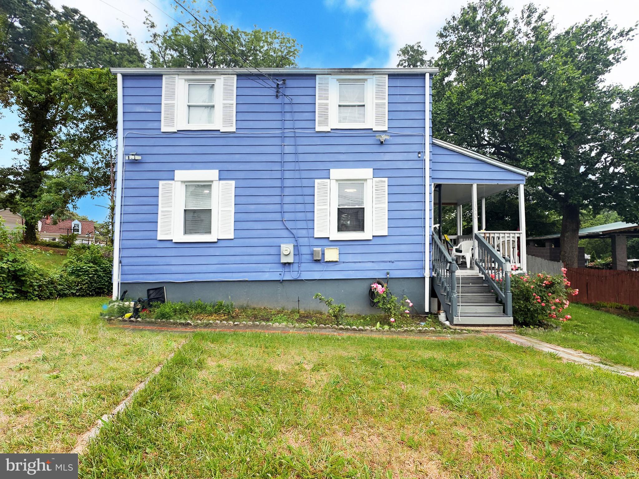 Move-in ready 3-level home in Landover featuring 4 spacious bedrooms and 2 full bathrooms. The main level offers a bright living area and an updated kitchen with modern finishes and stainless steel appliances. Upstairs includes three generously sized bedrooms and a full bath. The fully finished basement provides a fourth bedroom, an additional full bath, and a flexible living space.
Exterior features include a finished deck and patio, perfect for outdoor entertaining or relaxing. Additional highlights, hardwood flooring throughout, a private backyard, Conveniently located near shopping, dining, public transportation, and major commuter routes.