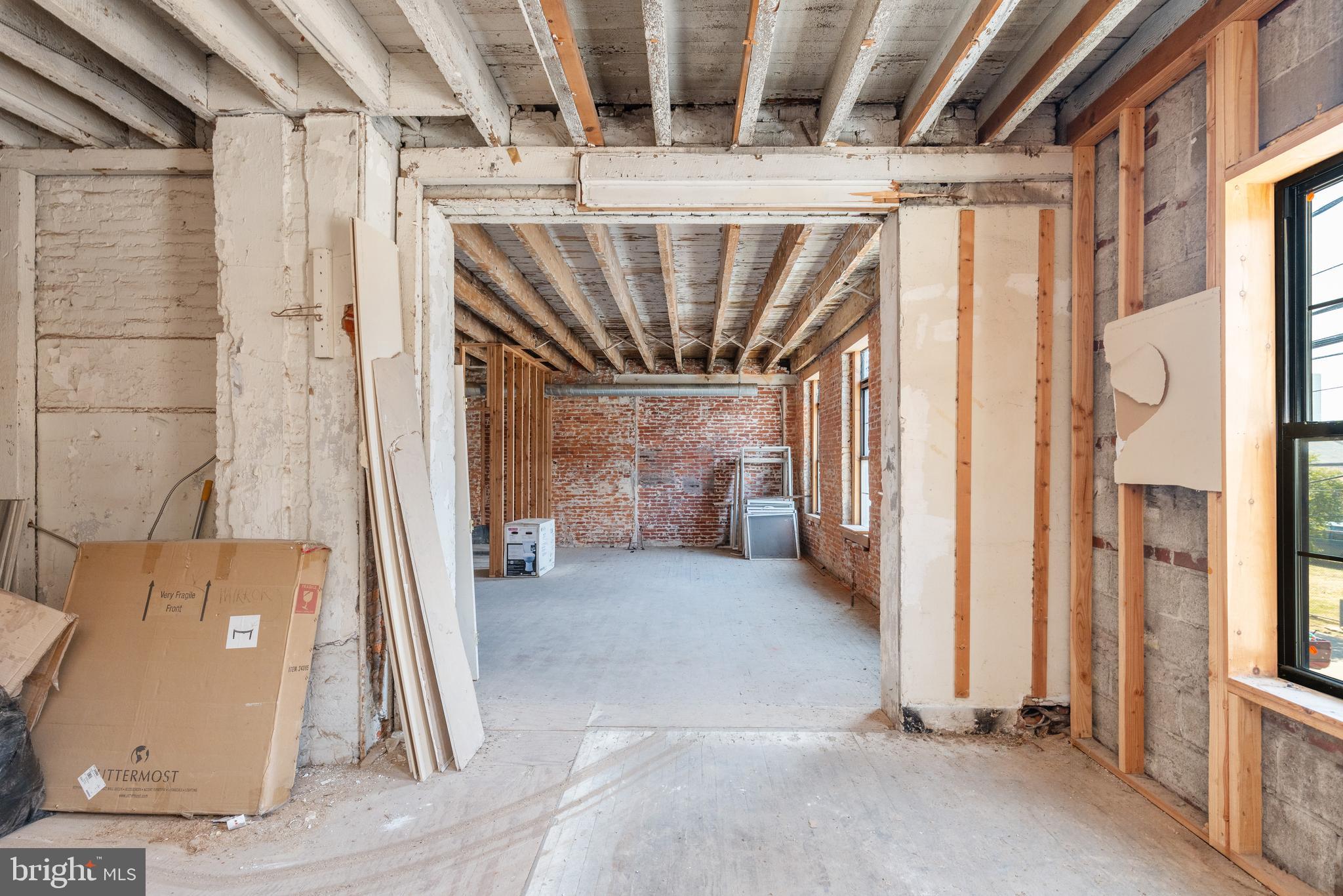 SOUTH KENSINGTON - Commercial Sale