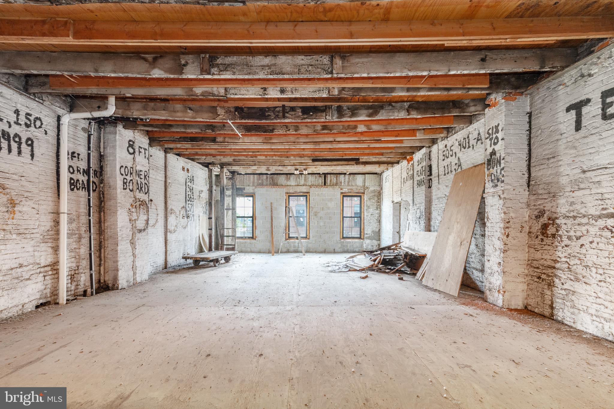 SOUTH KENSINGTON - Commercial Sale