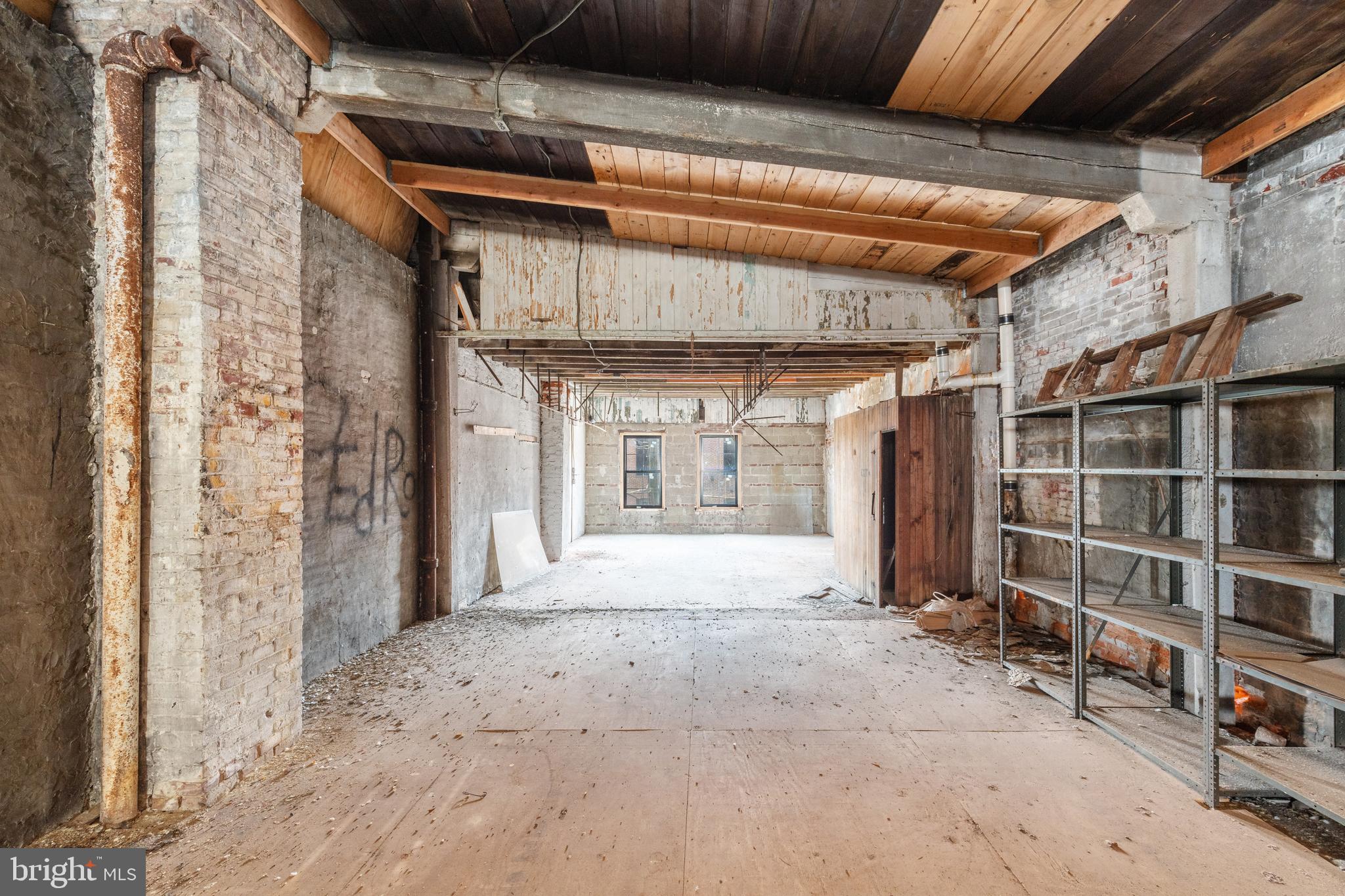 SOUTH KENSINGTON - Commercial Sale