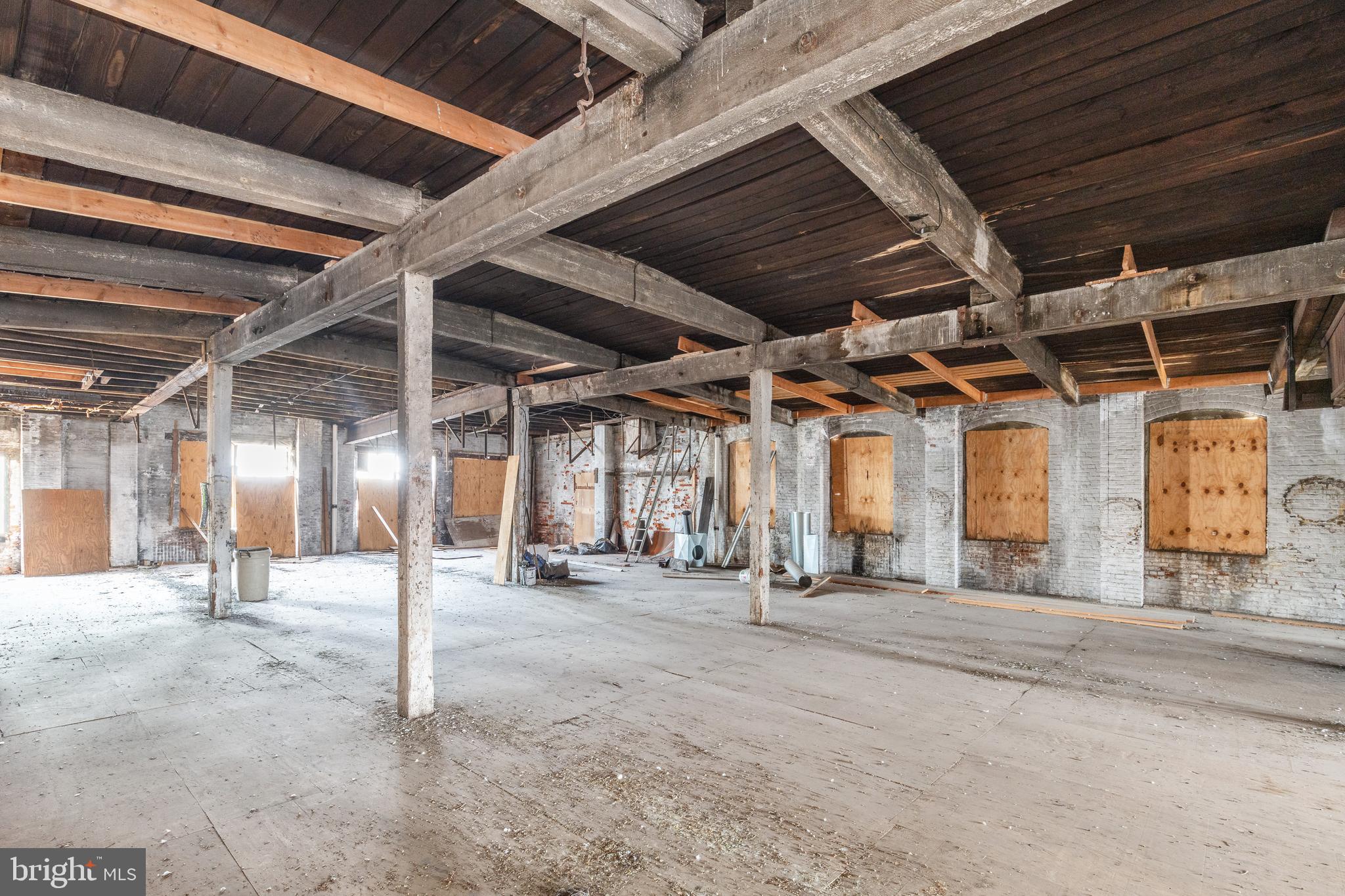 SOUTH KENSINGTON - Commercial Sale