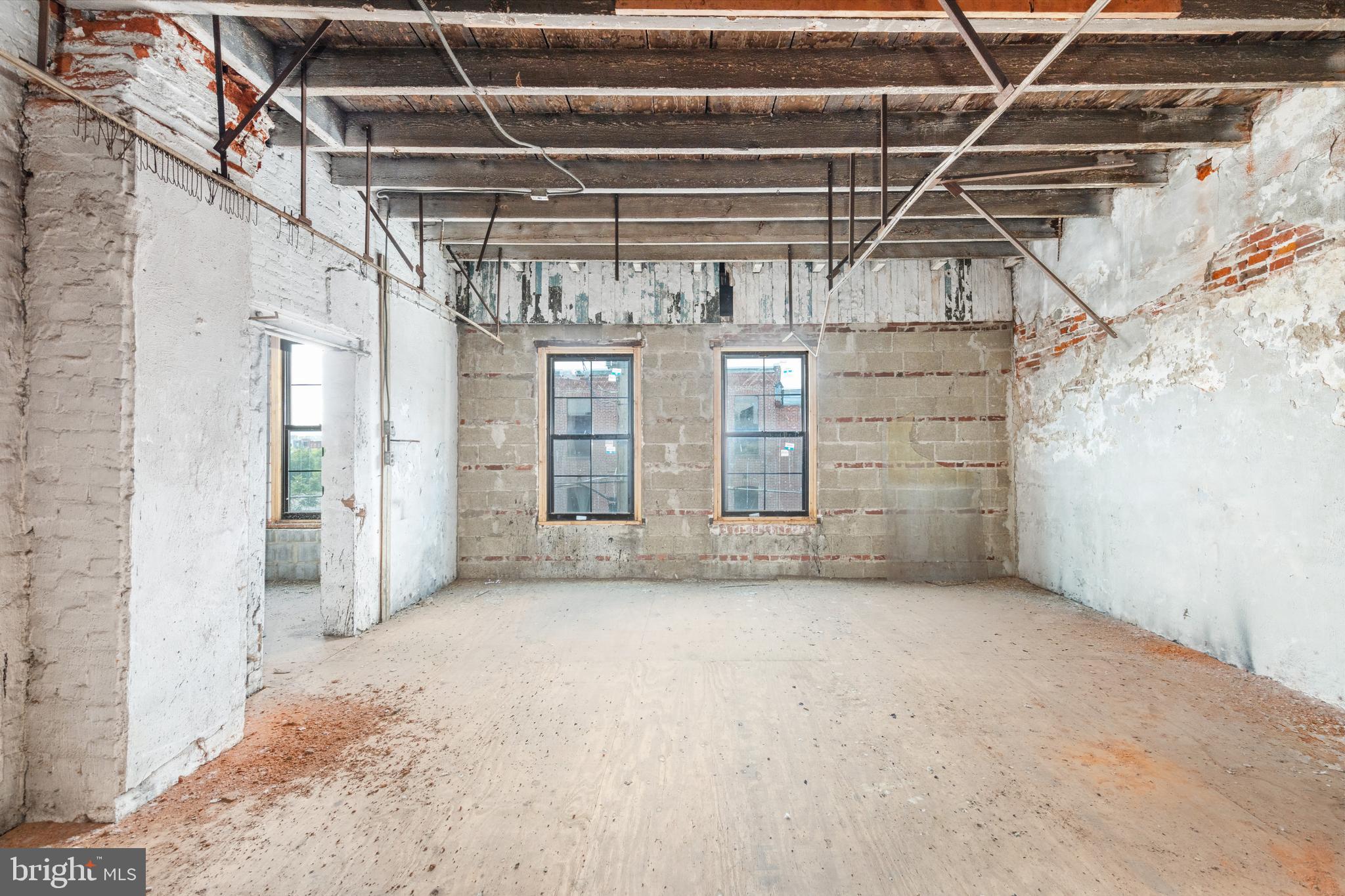 SOUTH KENSINGTON - Commercial Sale