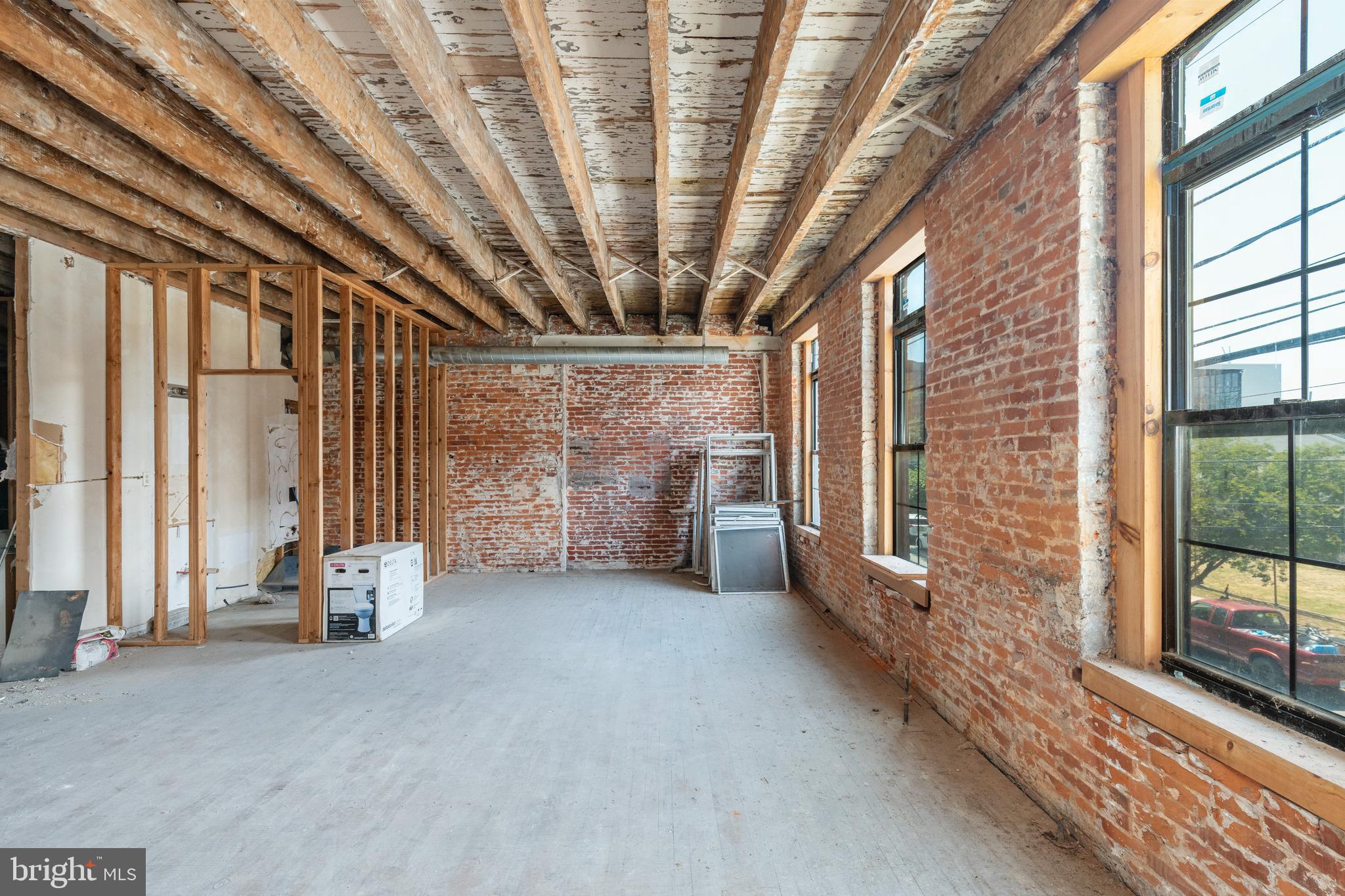 SOUTH KENSINGTON - Commercial Sale