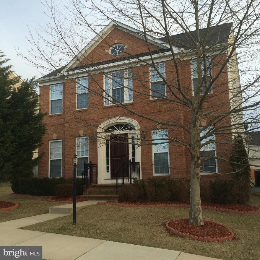 Beautiful SFH with 2 Car Garage in sought after Port Potomac. 3 BR, 2 Full BA upstairs, 1BA in Bsmt. Gas Fireplace, and Gourmet Kitchen.  Basement has extra room off rec room that could be a wonderful den/library.  Use of community amenities such as Clubhouse and Pools avail. for $130/monthly fee.  Easy access to commuter options, and shopping and dining opportunities at Stonebridge Town Center.