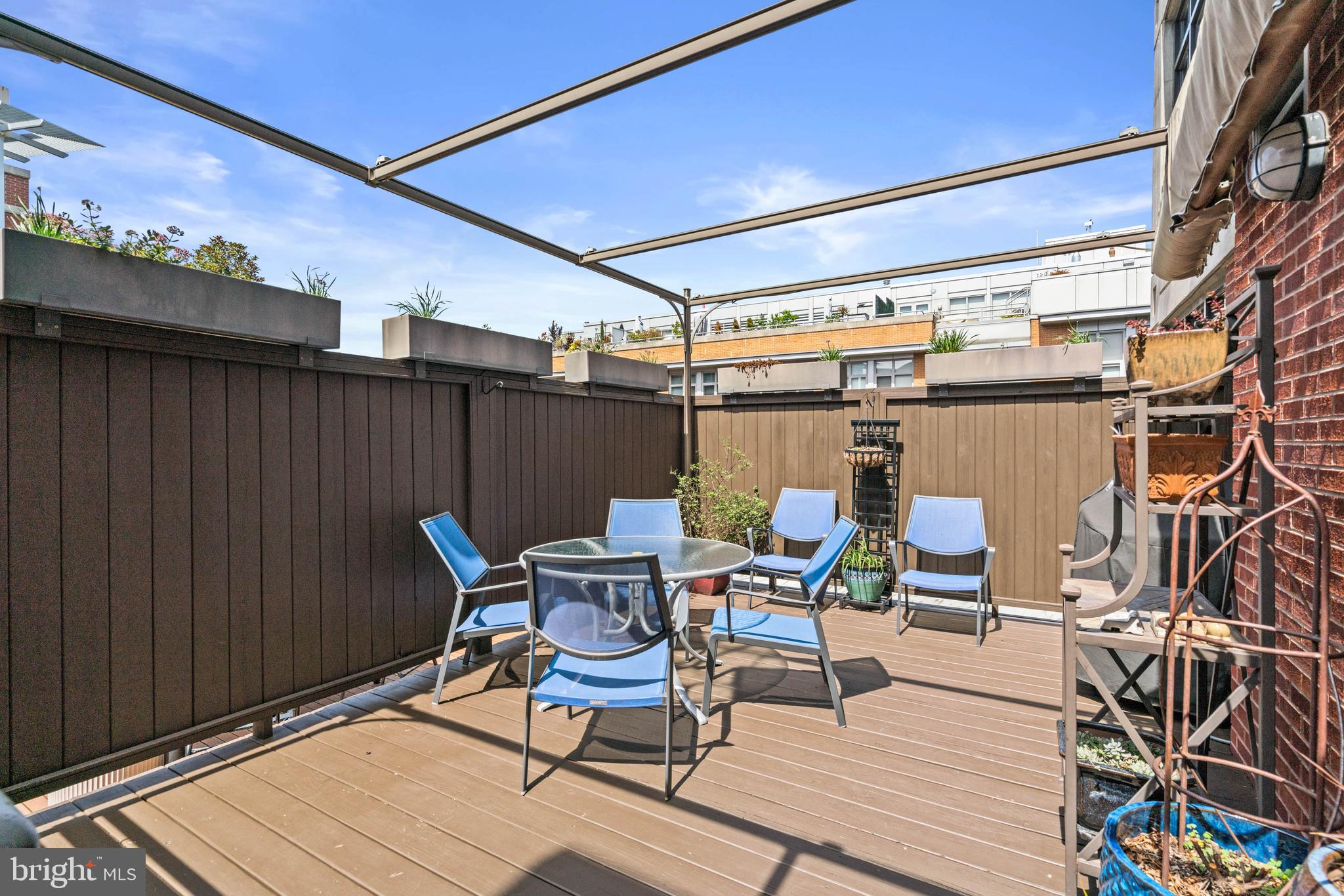 LOGAN CIRCLE - Residential