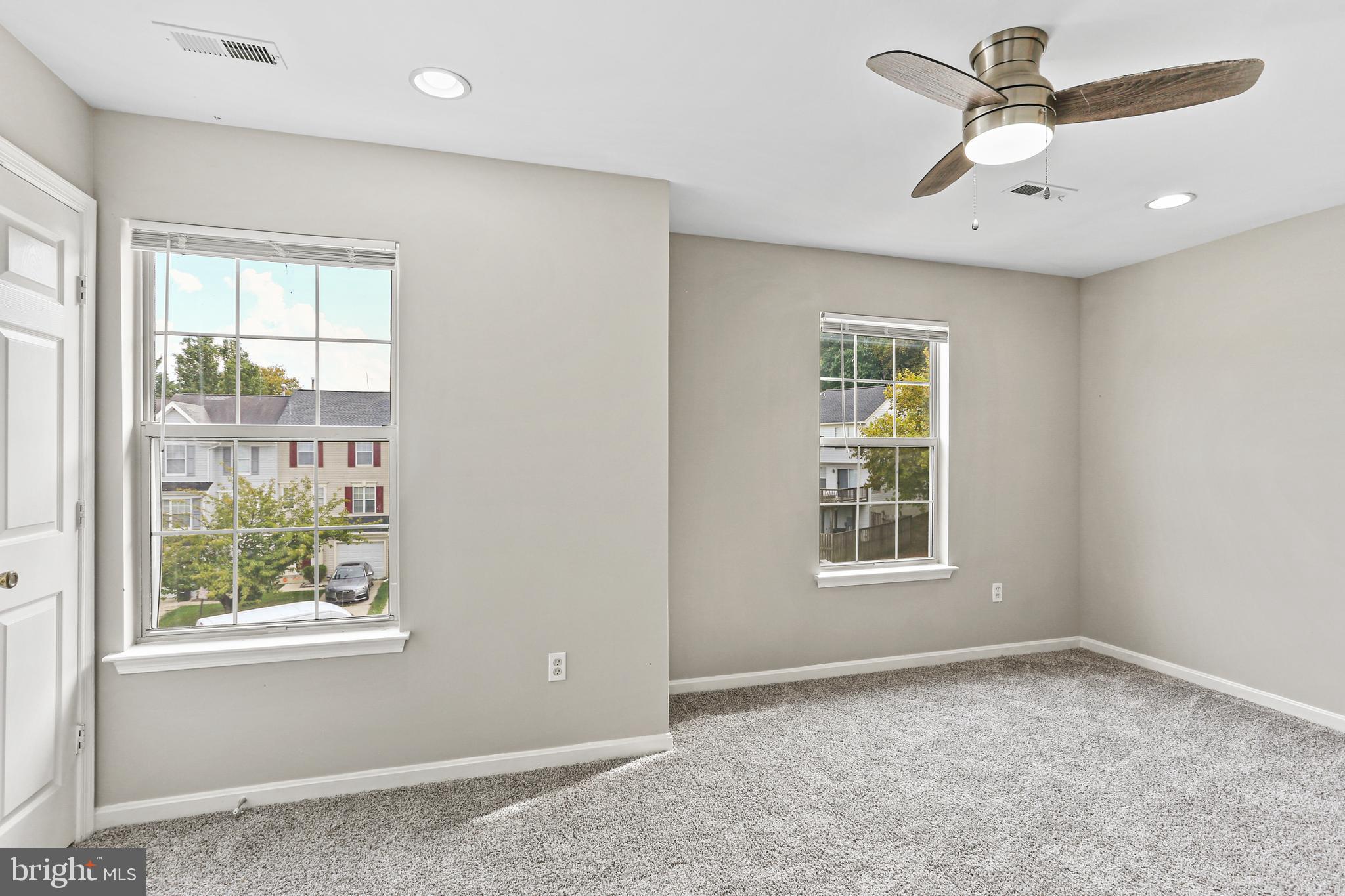 KINGS GRANT - Residential