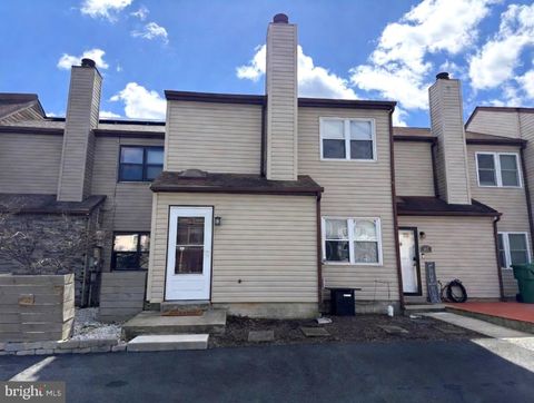 Townhouse For Sale - 163 Valley Circle Cir<br/> NEWARK, DE 19711