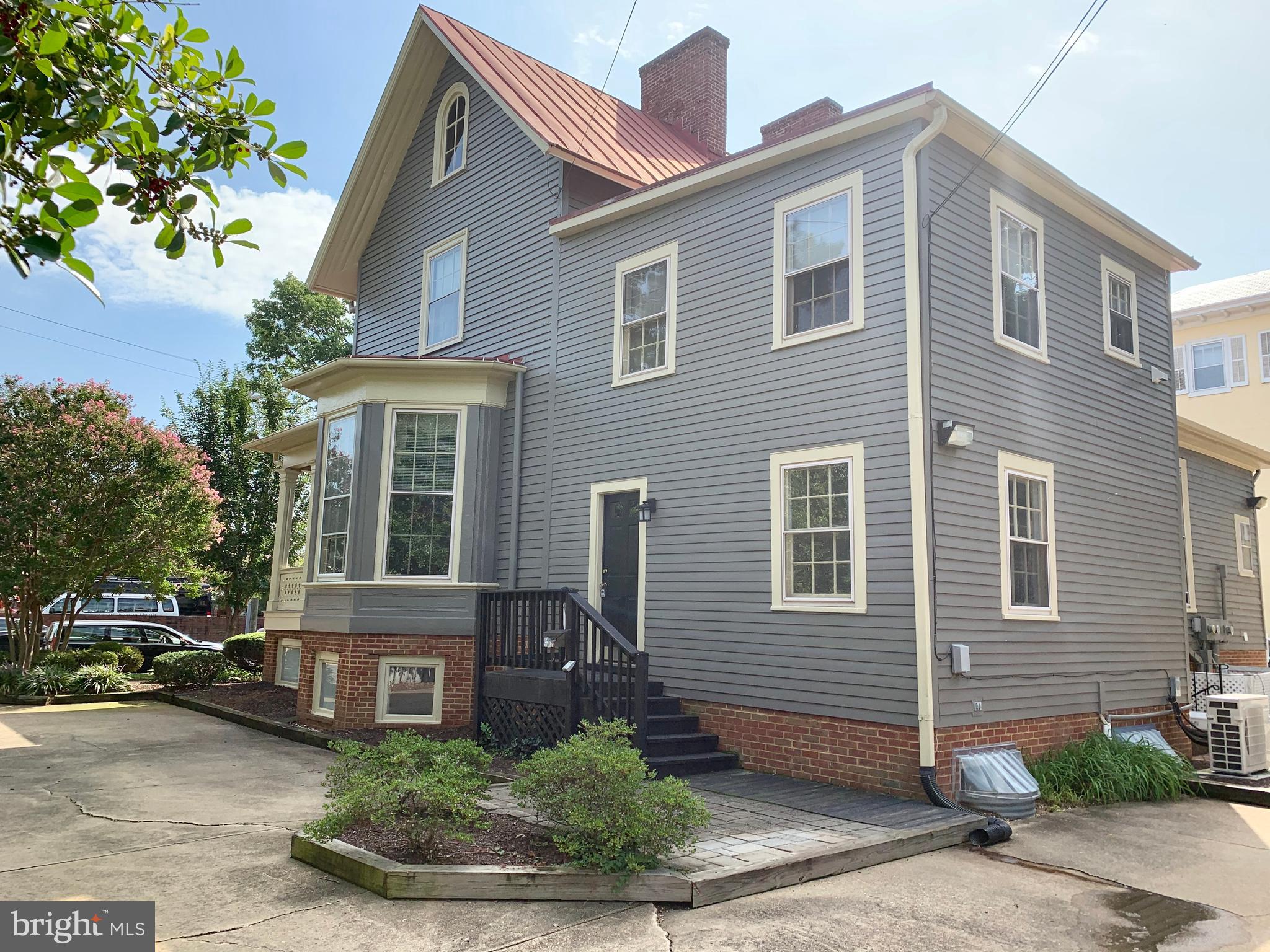 DOWNTOWN FREDERICKSBURG - Residential Lease