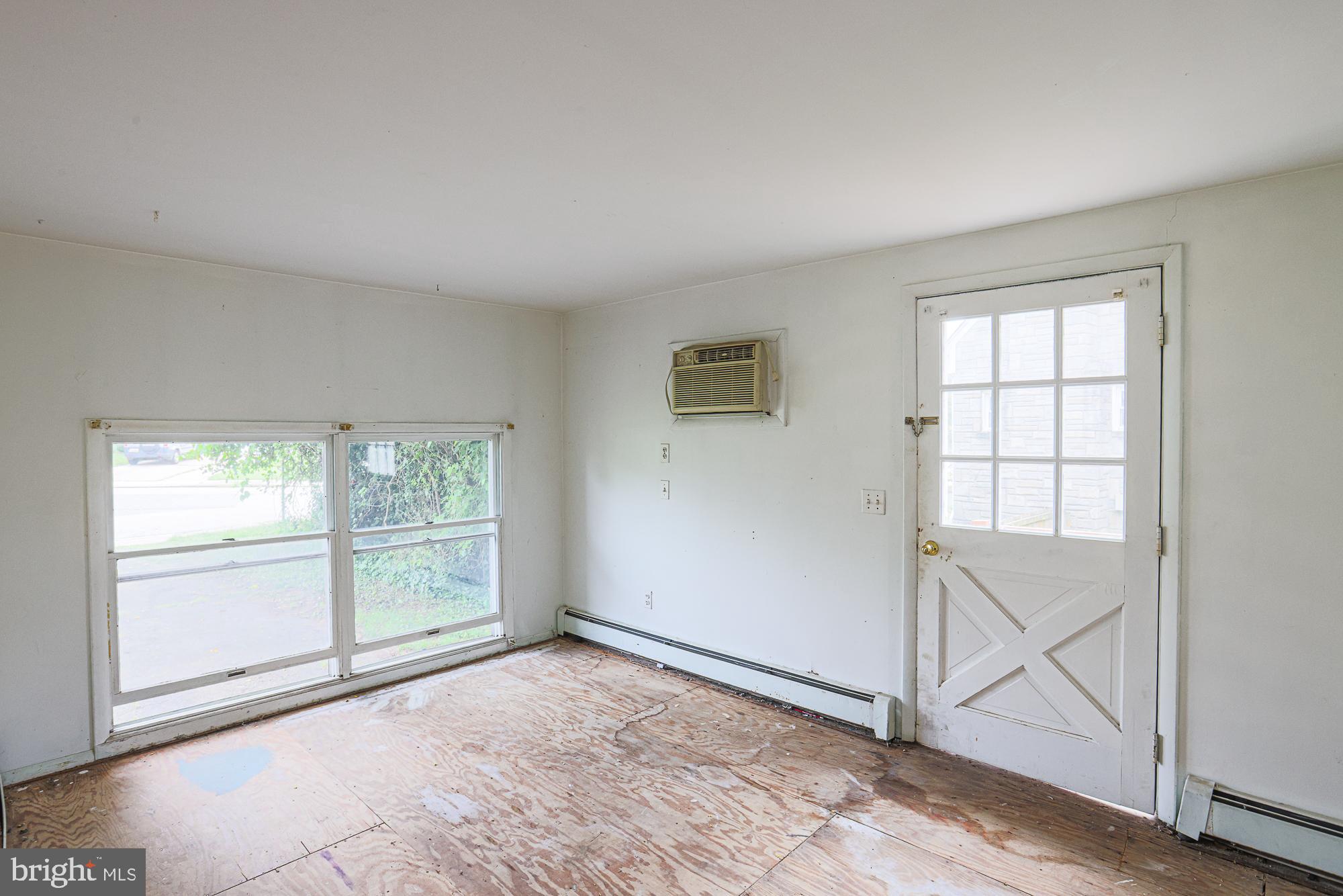 ROCKLEIGH COURT - Residential