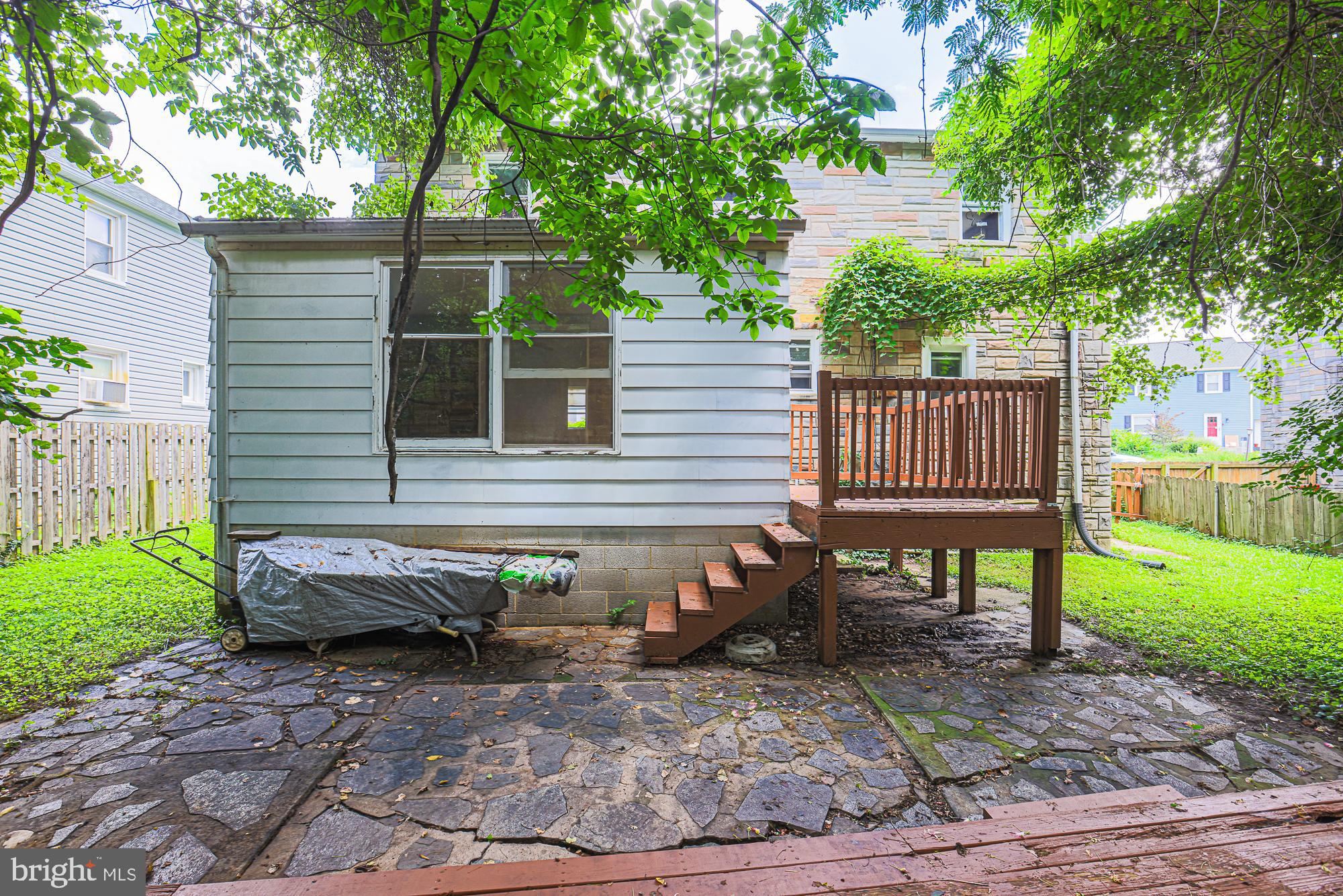 ROCKLEIGH COURT - Residential