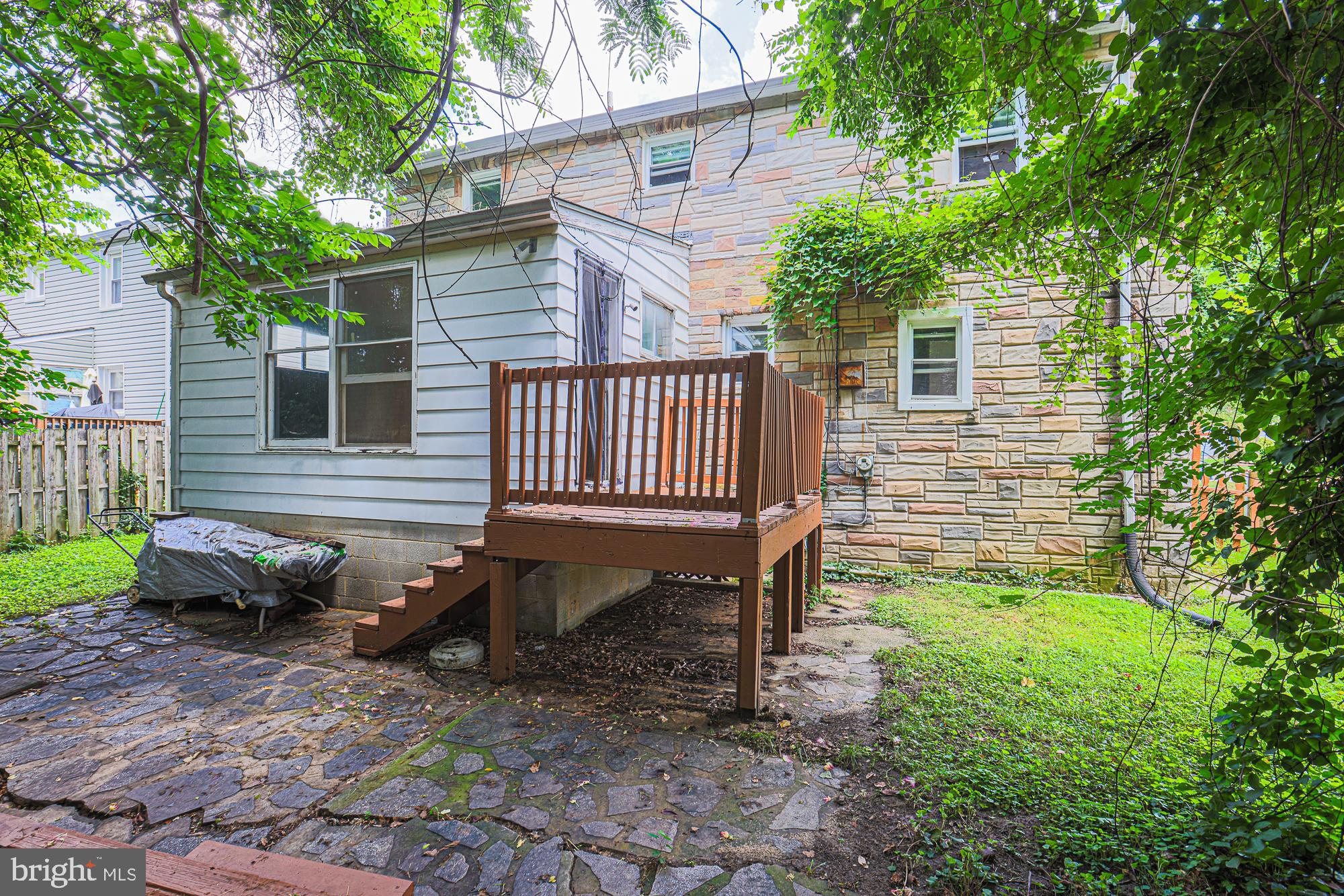 ROCKLEIGH COURT - Residential