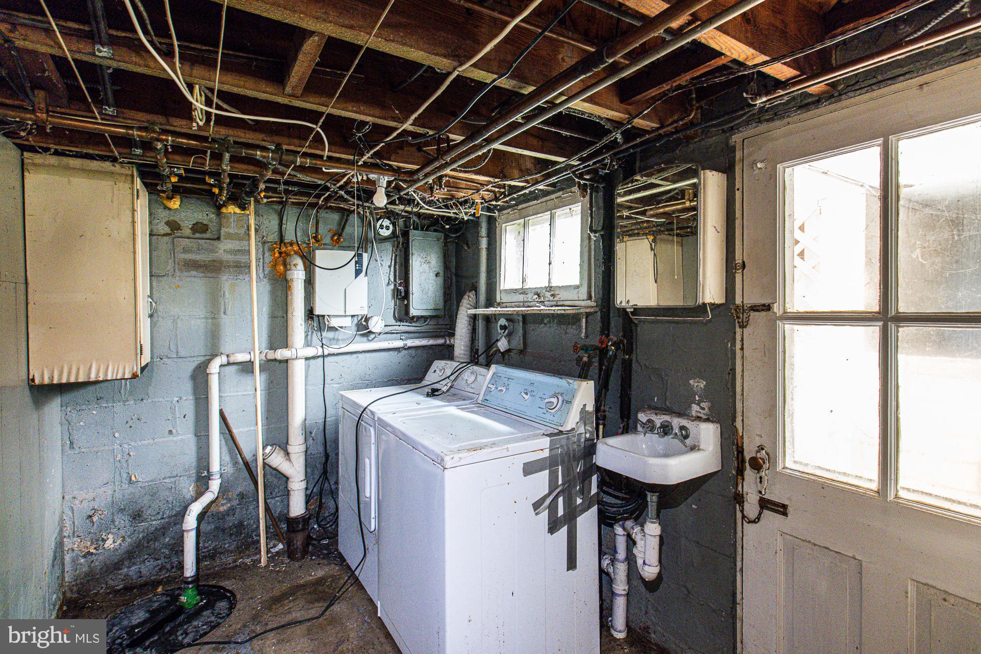 ROCKLEIGH COURT - Residential