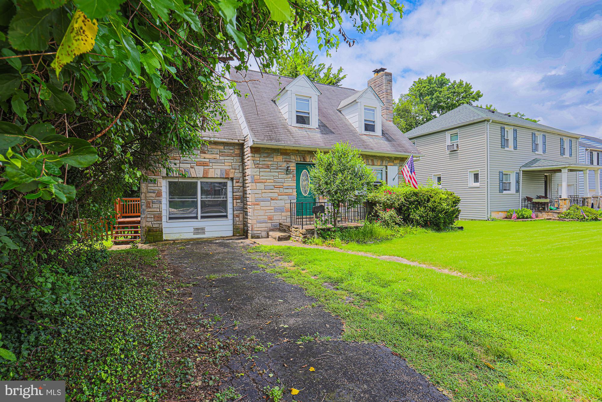 ROCKLEIGH COURT - Residential