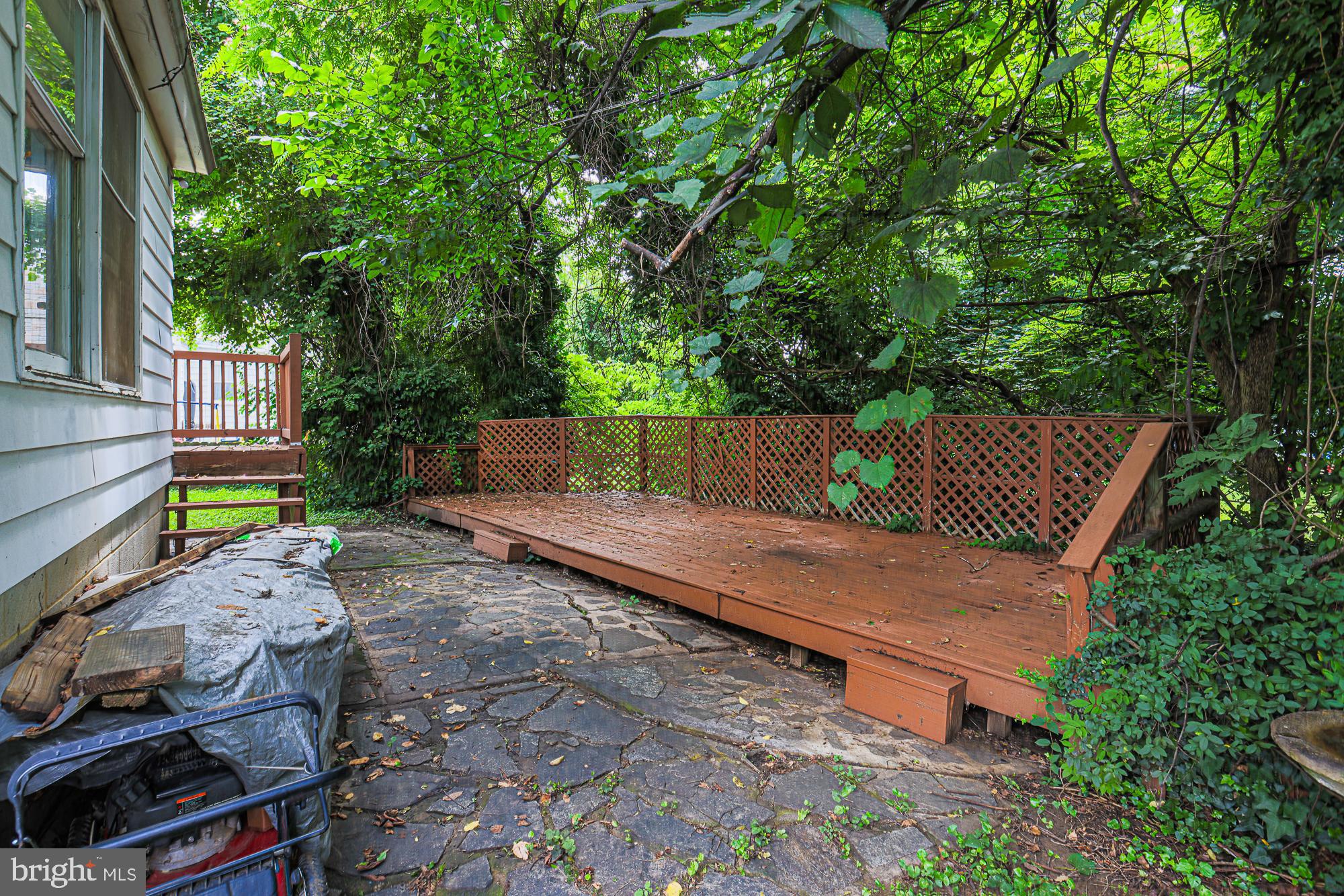 ROCKLEIGH COURT - Residential