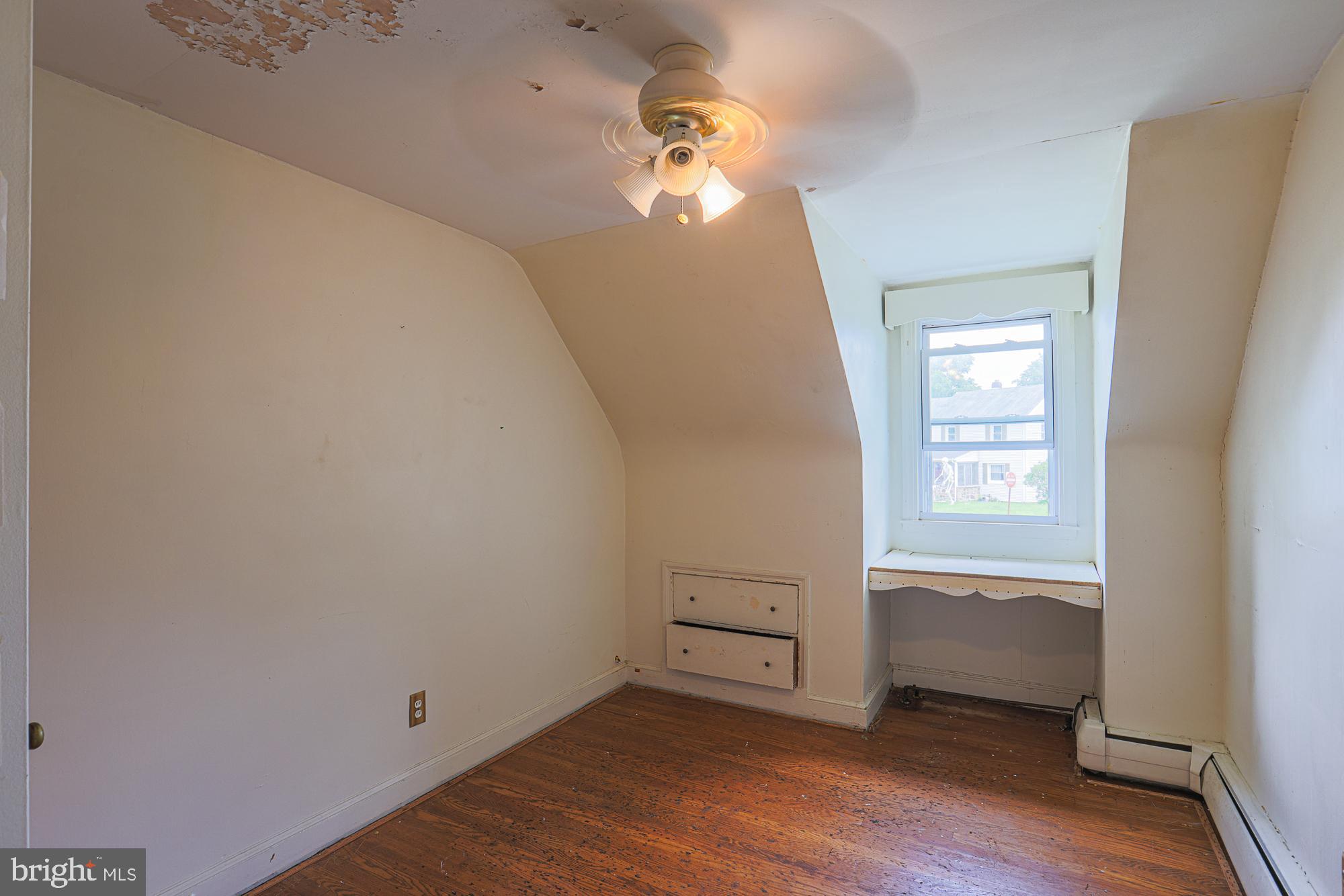 ROCKLEIGH COURT - Residential