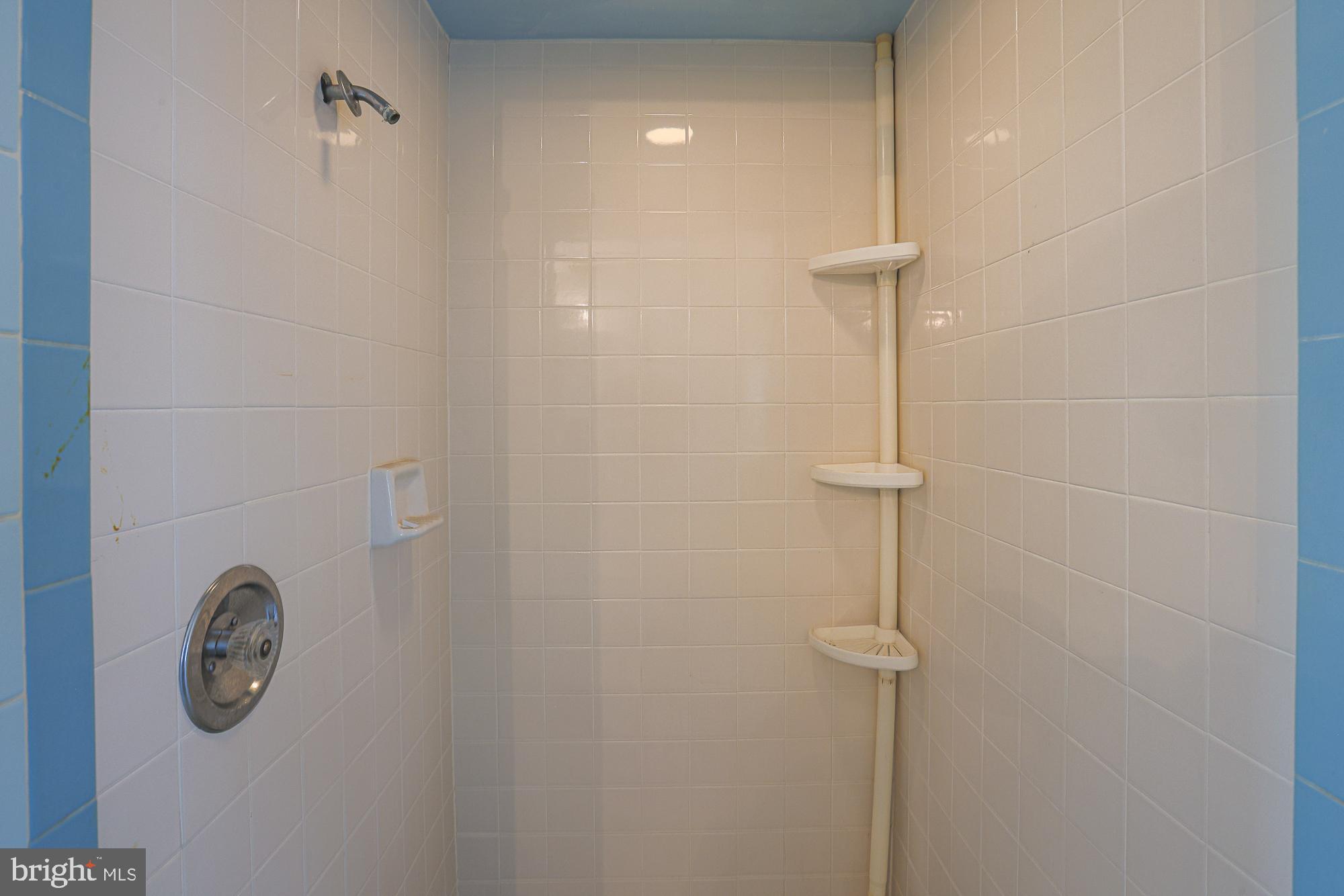 ROCKLEIGH COURT - Residential