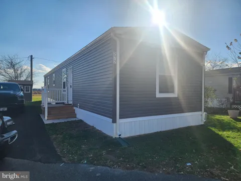 165 W Ridge Pike Unit 272, Royersford, PA MLS: PAMC2161238