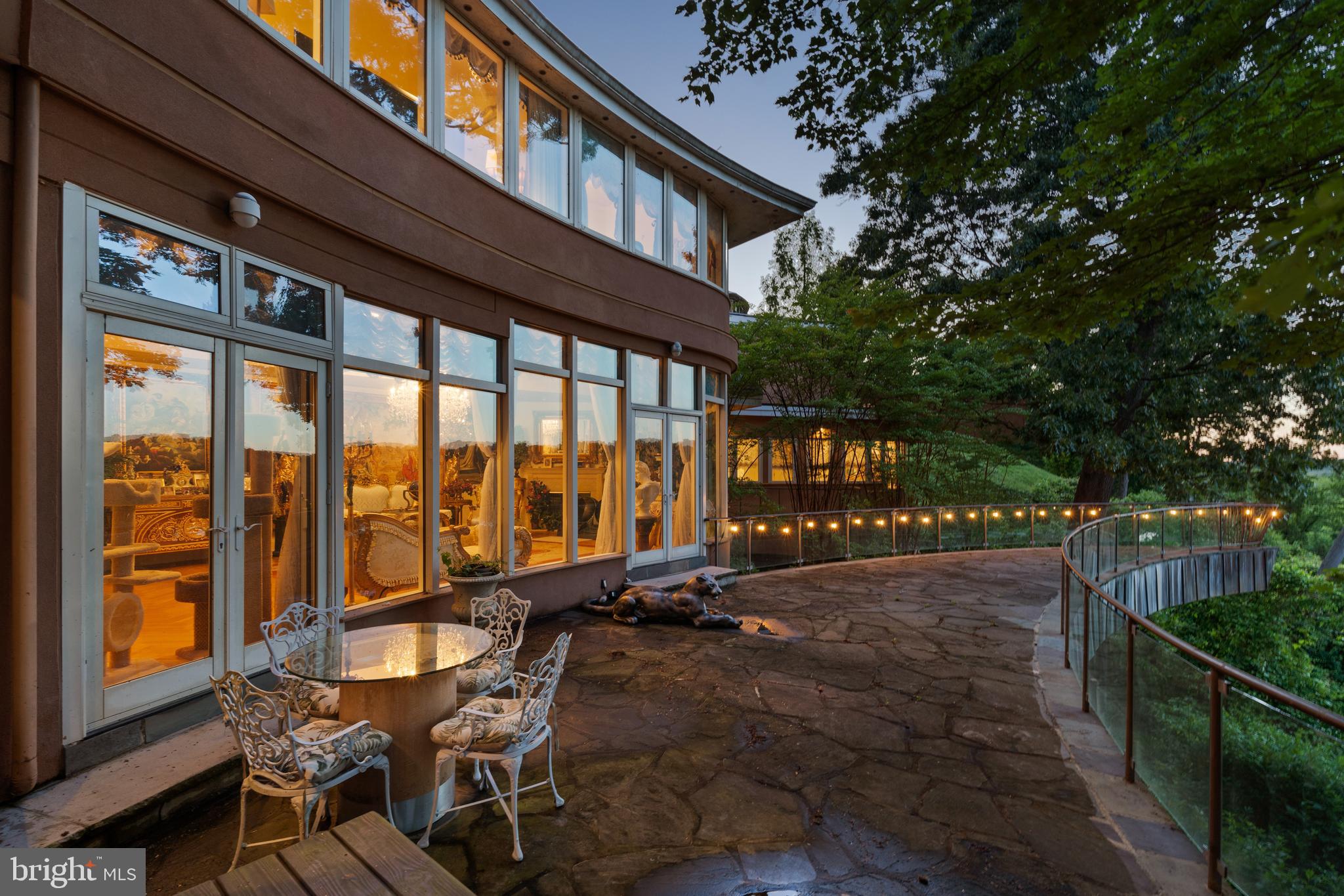 CHAIN BRIDGE - Residential