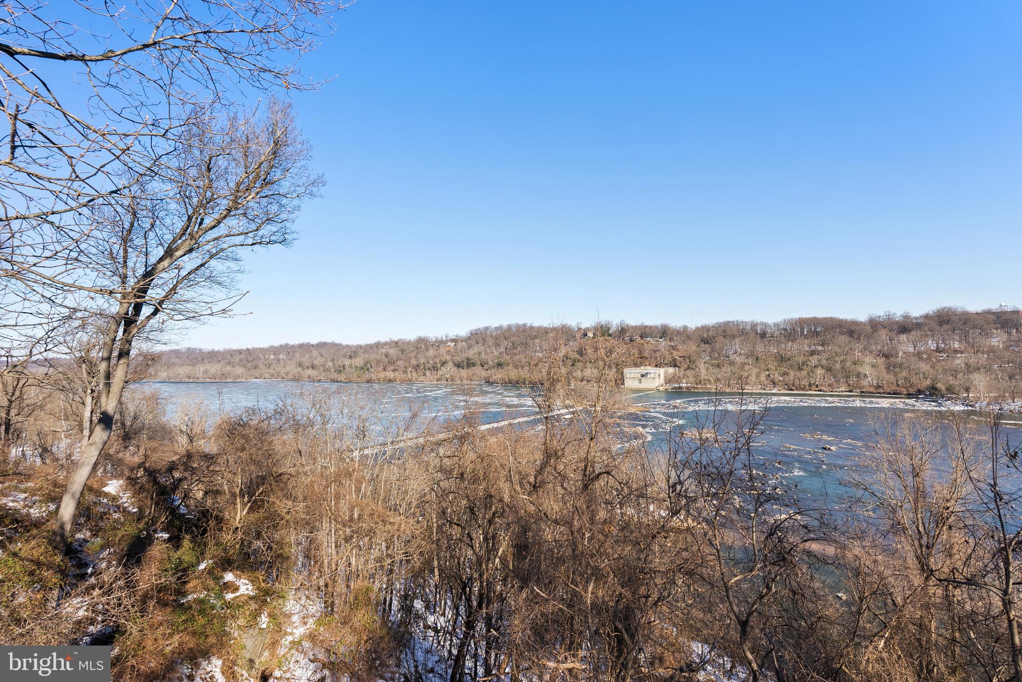 CHAIN BRIDGE - Residential