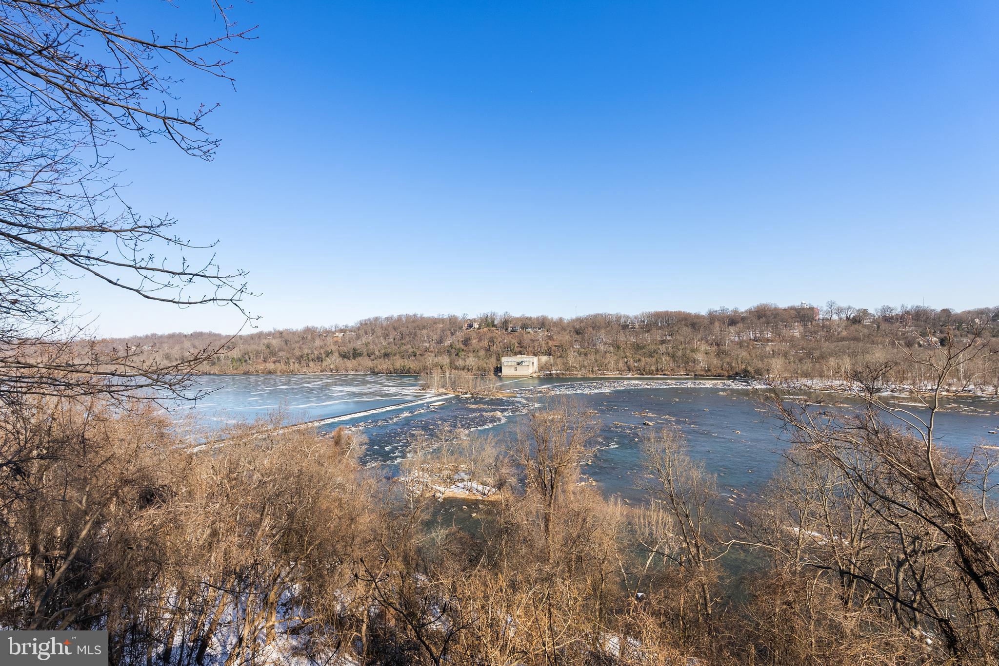 CHAIN BRIDGE - Residential