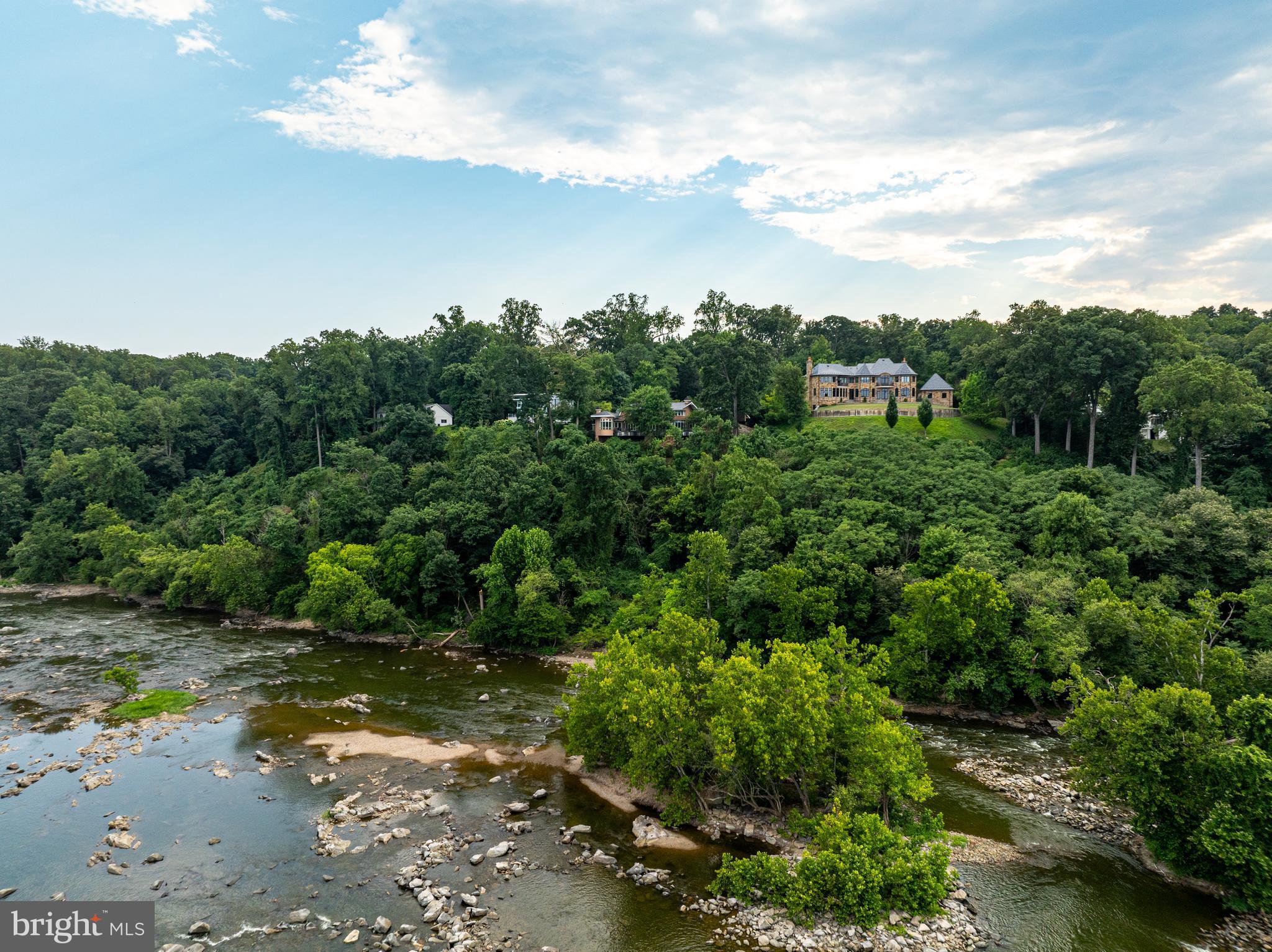 CHAIN BRIDGE - Residential