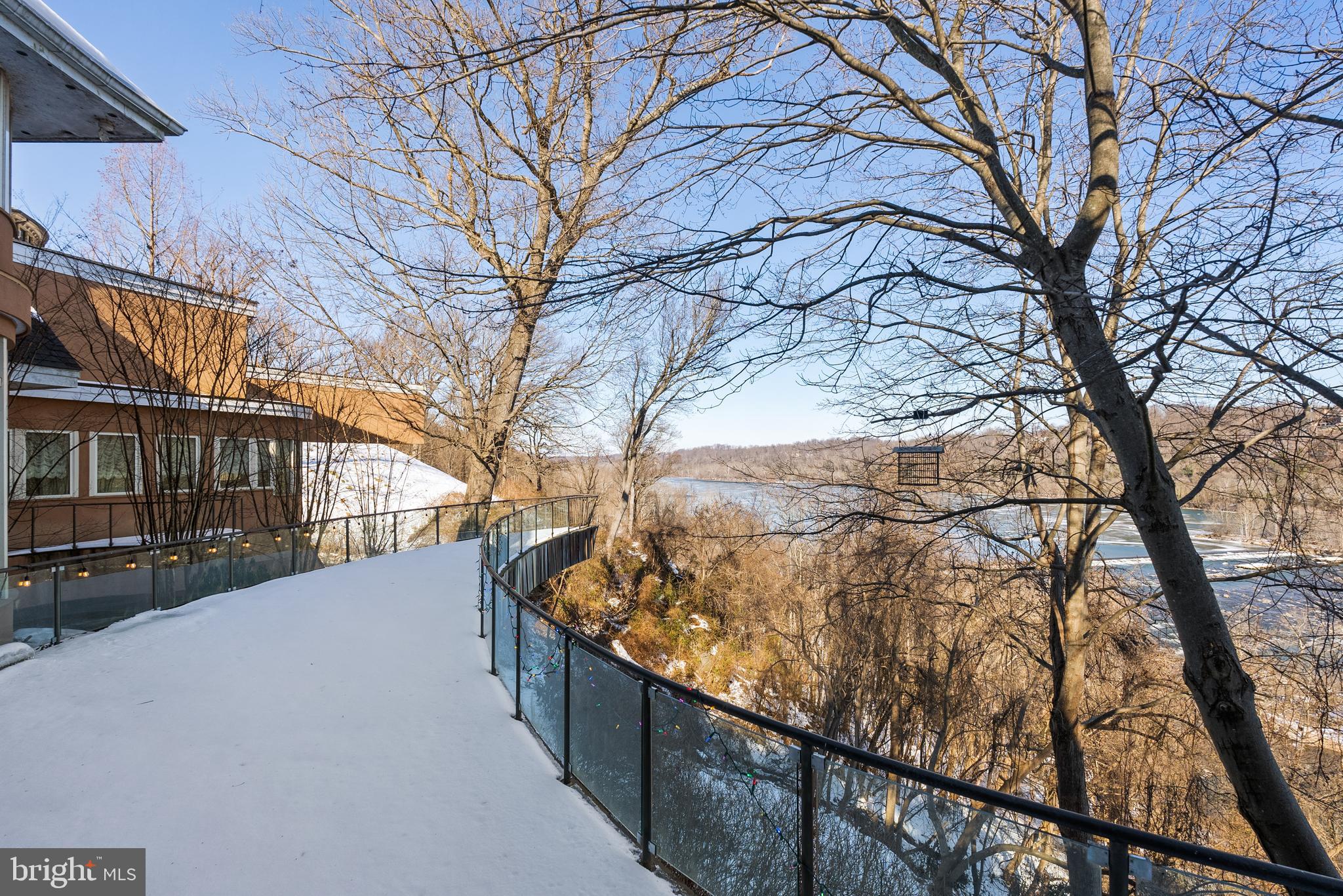 CHAIN BRIDGE - Residential
