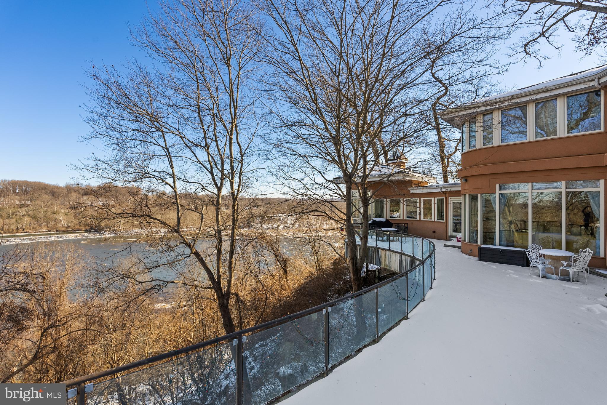 CHAIN BRIDGE - Residential