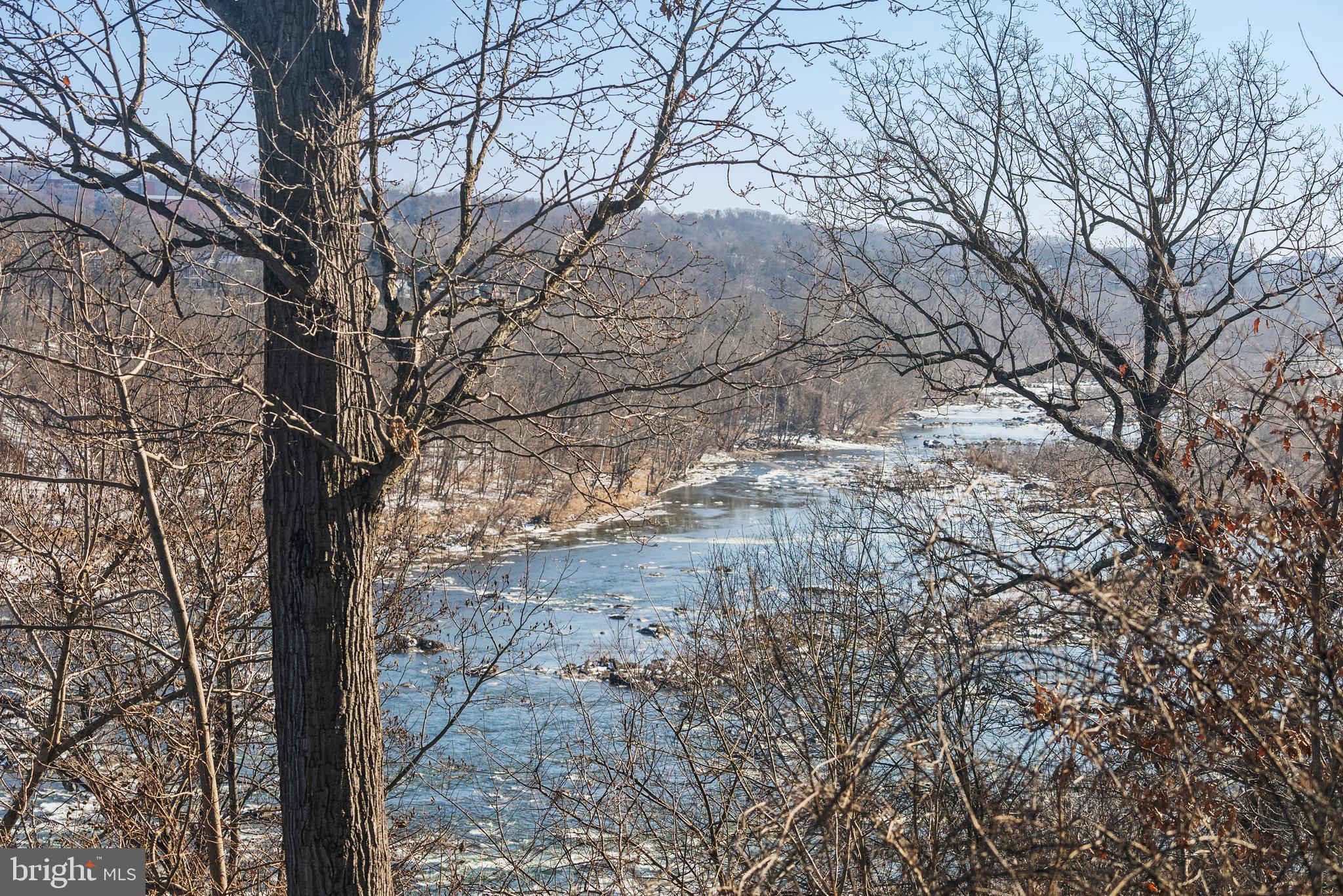 CHAIN BRIDGE - Residential