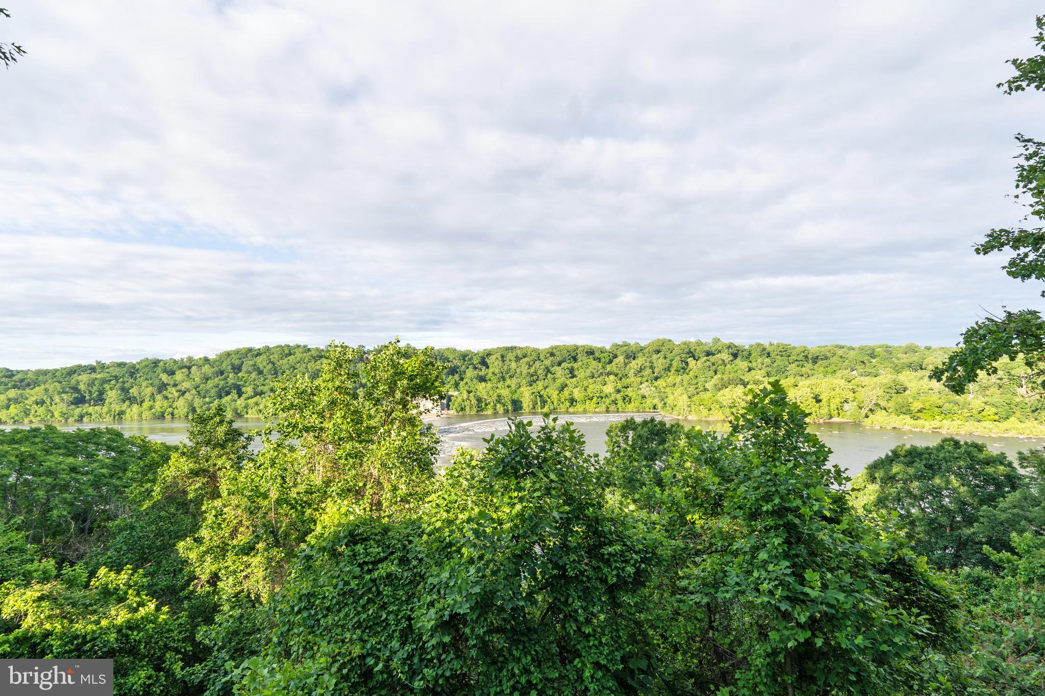 CHAIN BRIDGE - Residential