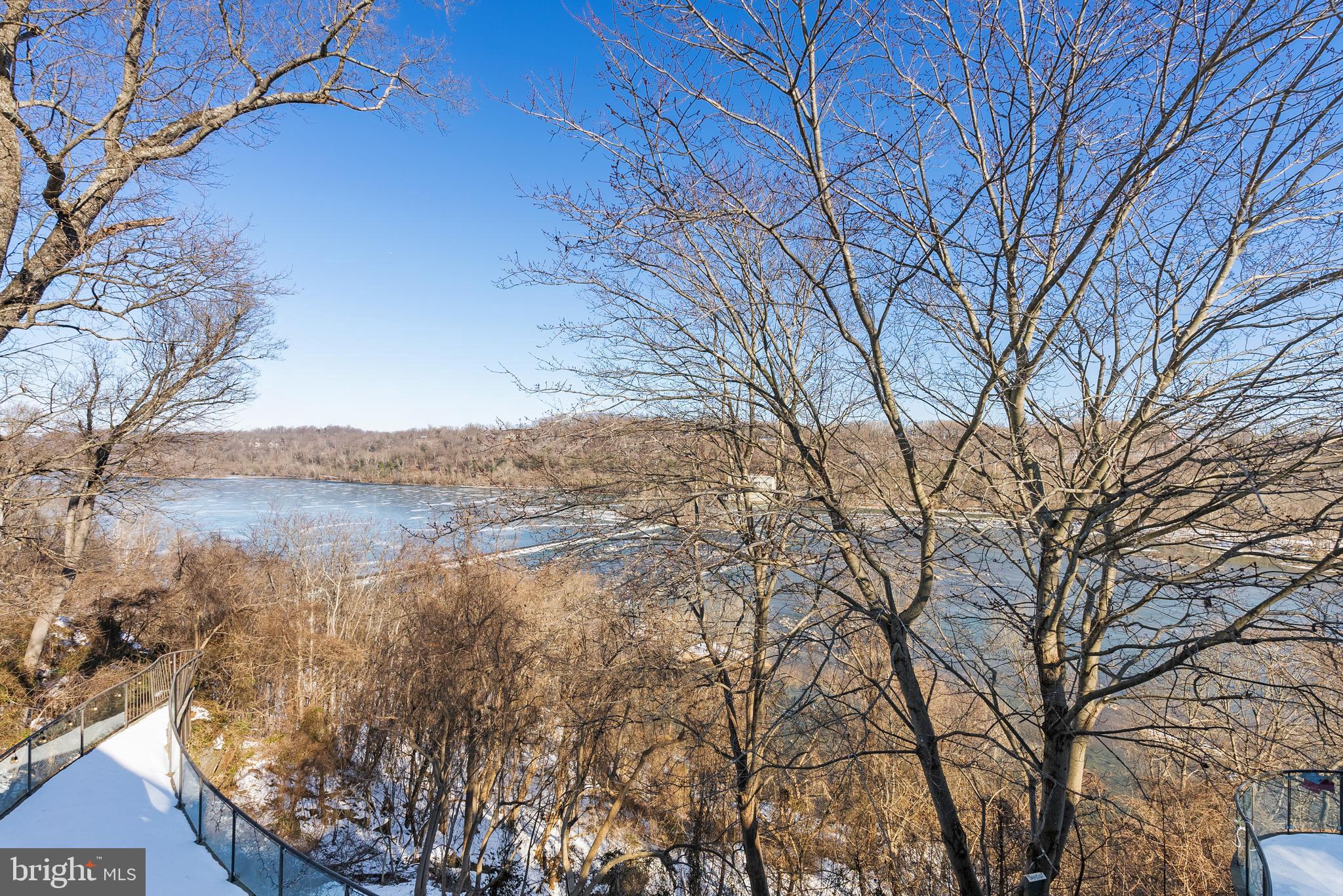 CHAIN BRIDGE - Residential