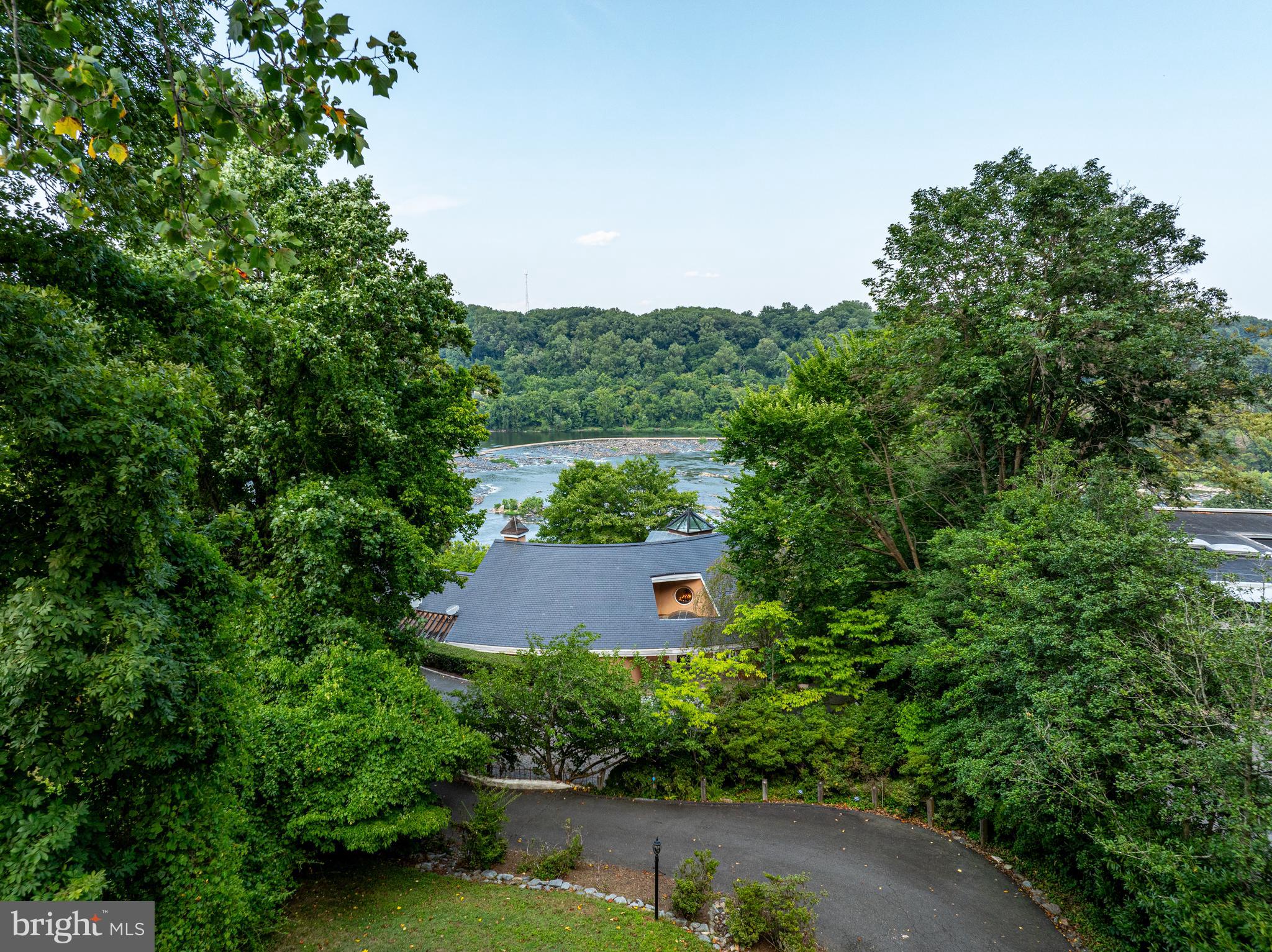 CHAIN BRIDGE - Residential