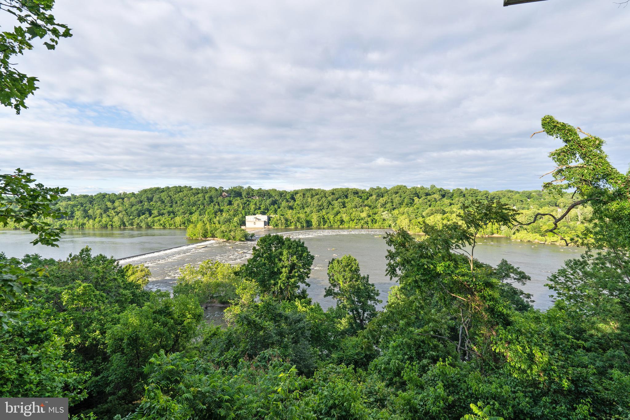 CHAIN BRIDGE - Residential