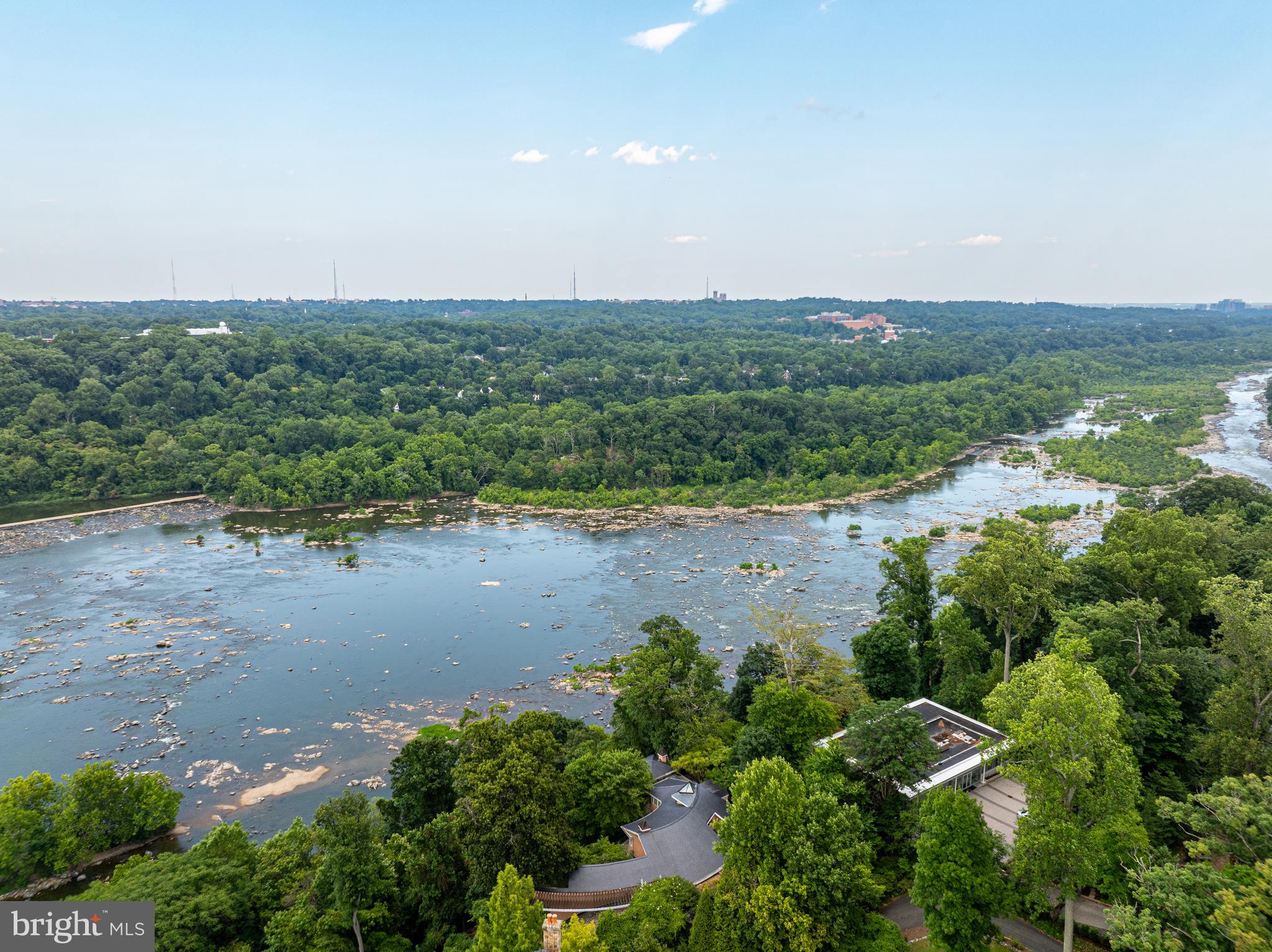 CHAIN BRIDGE - Residential