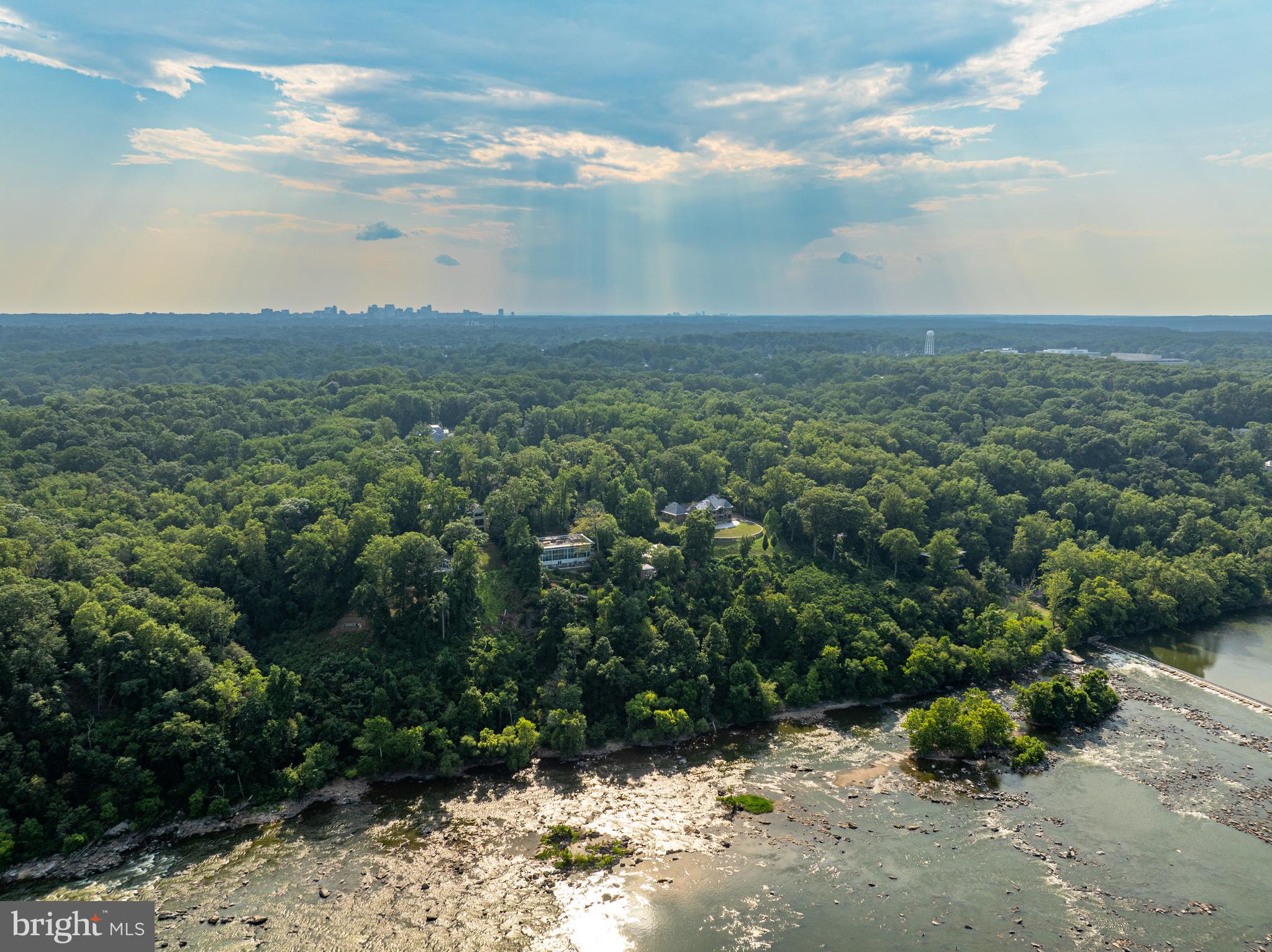 CHAIN BRIDGE - Residential
