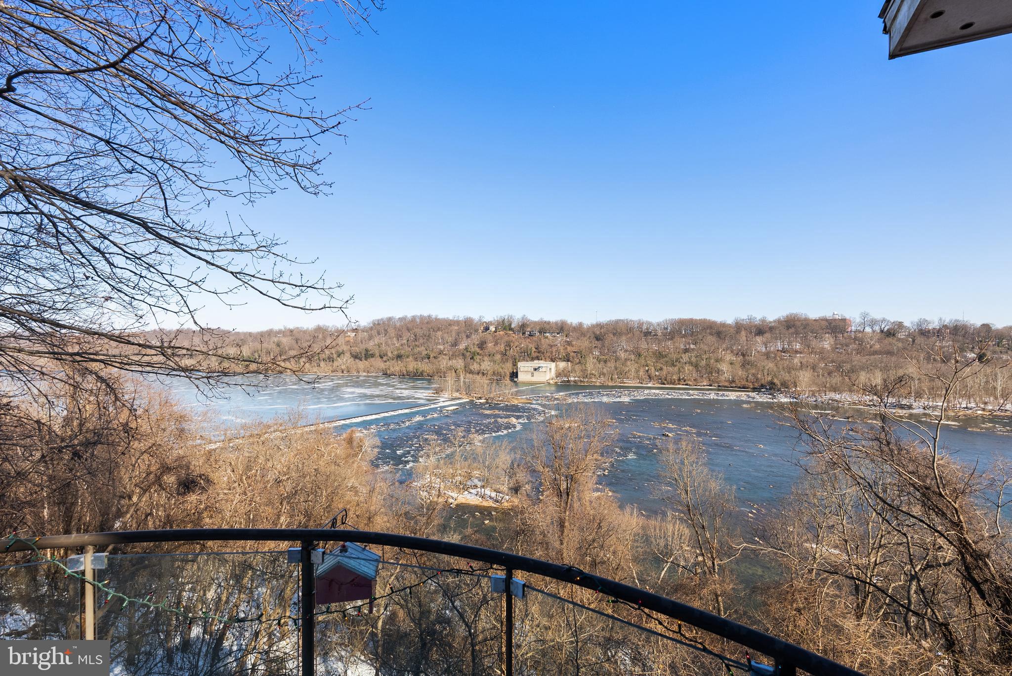 CHAIN BRIDGE - Residential