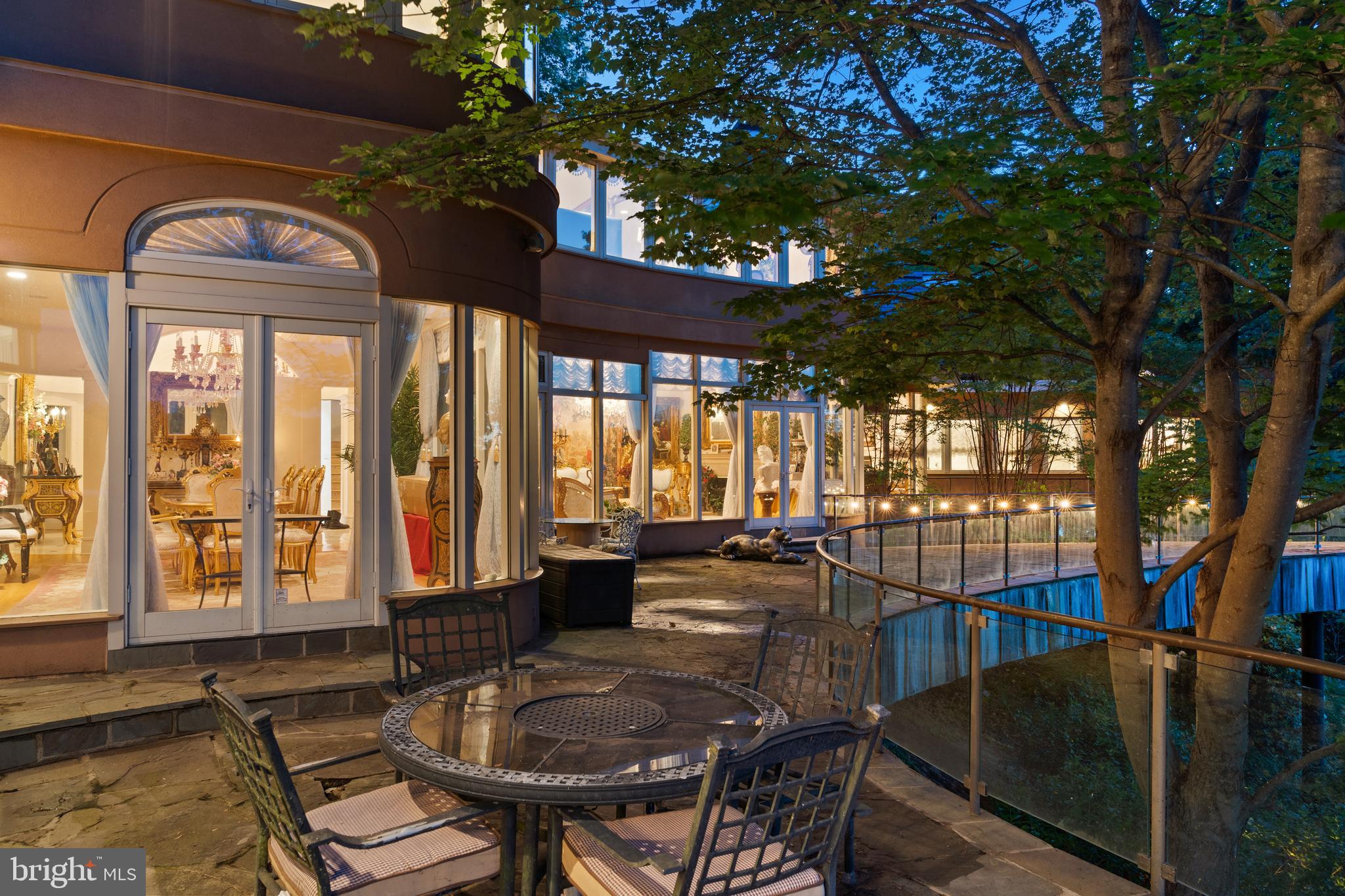 CHAIN BRIDGE - Residential