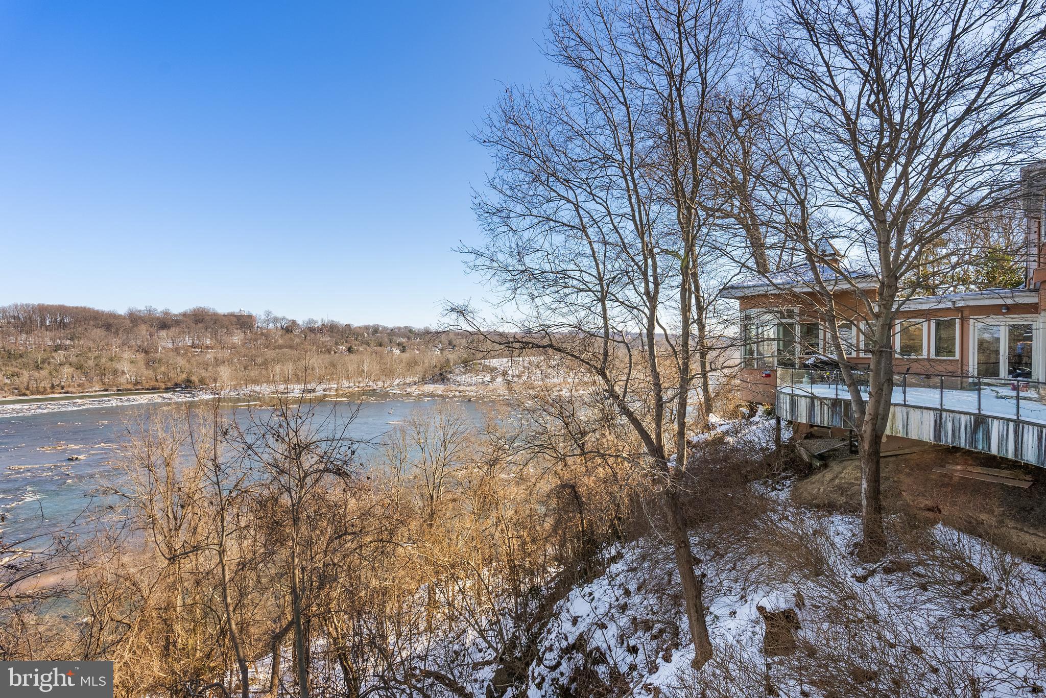 CHAIN BRIDGE - Residential