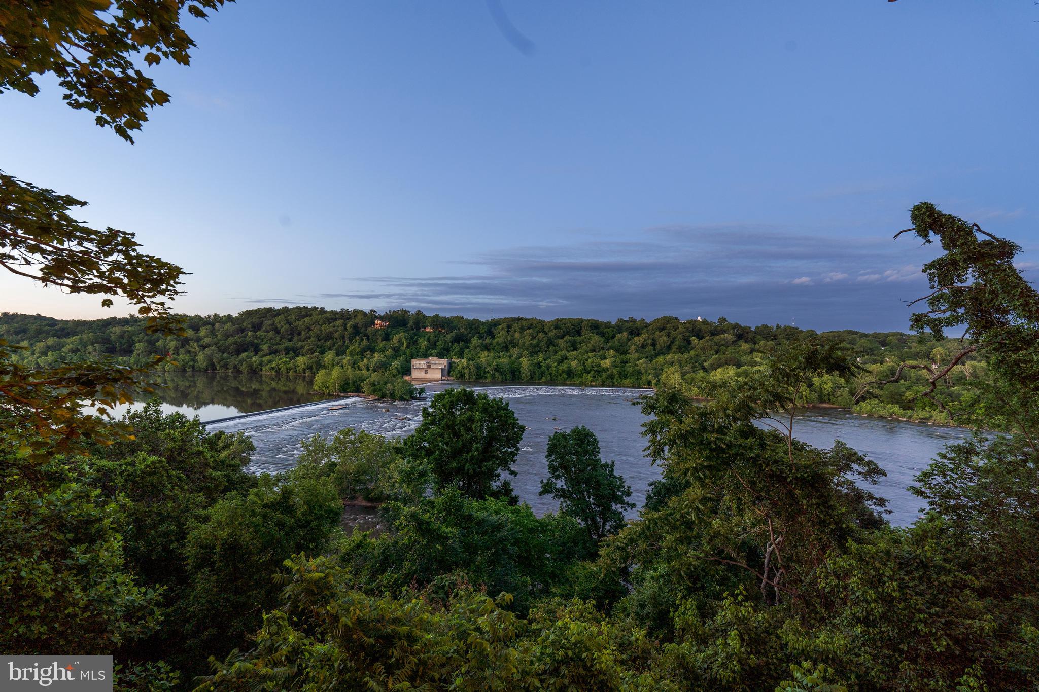 CHAIN BRIDGE - Residential