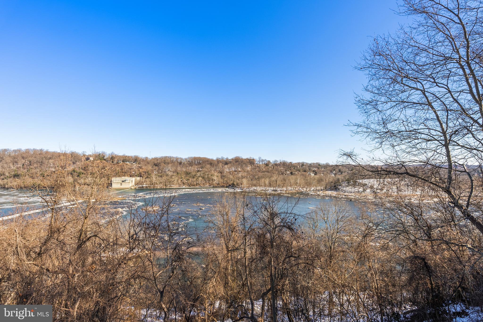 CHAIN BRIDGE - Residential