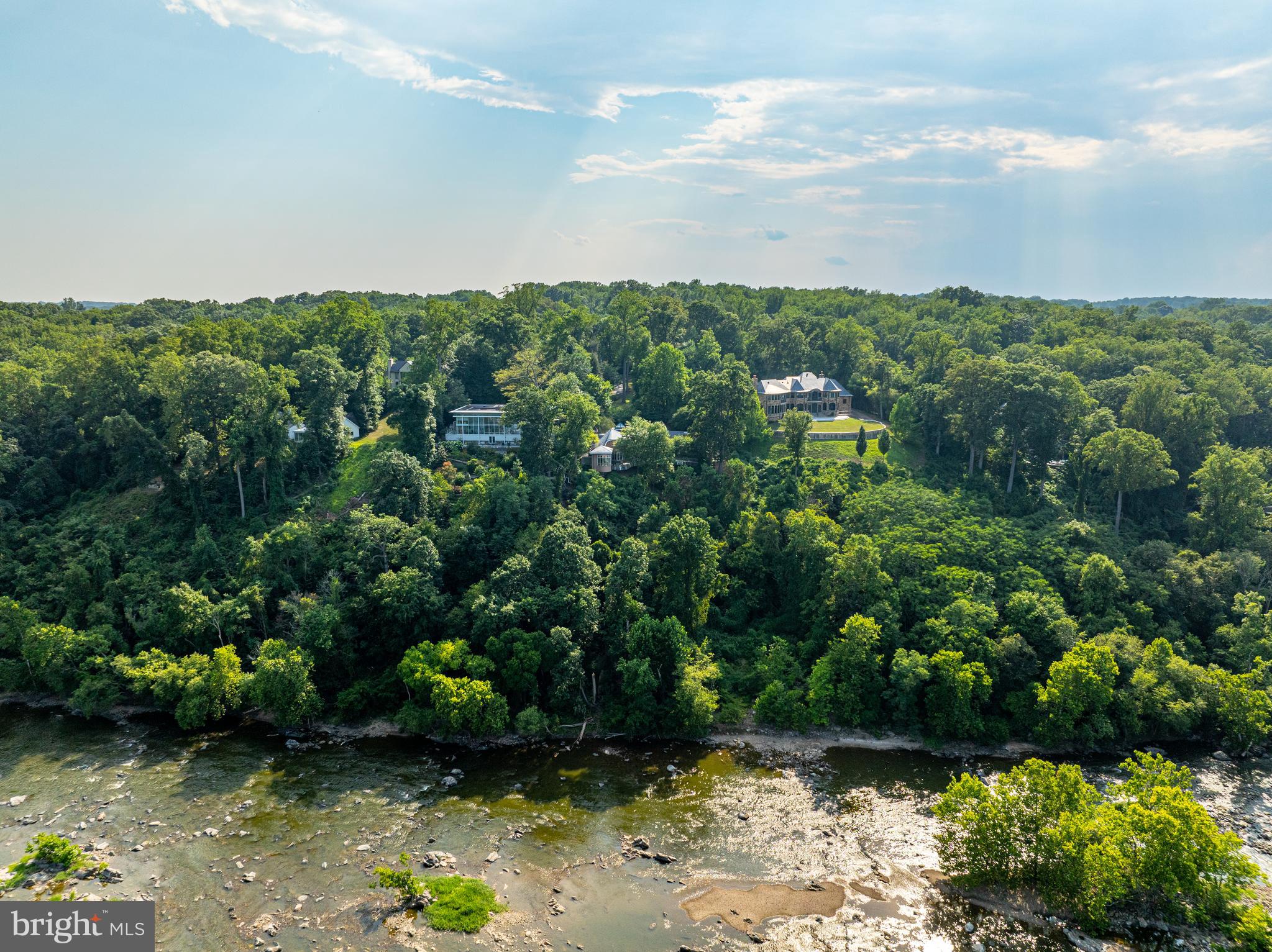 CHAIN BRIDGE - Residential