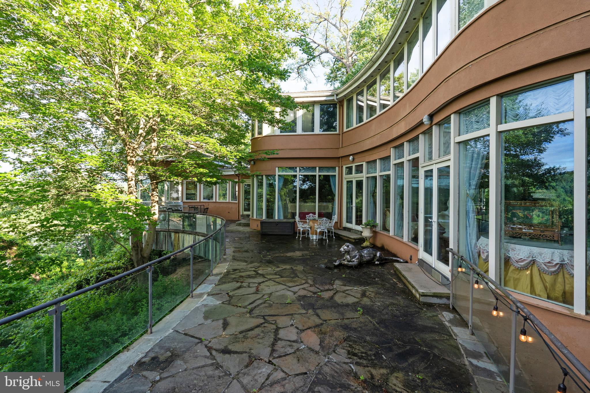 CHAIN BRIDGE - Residential