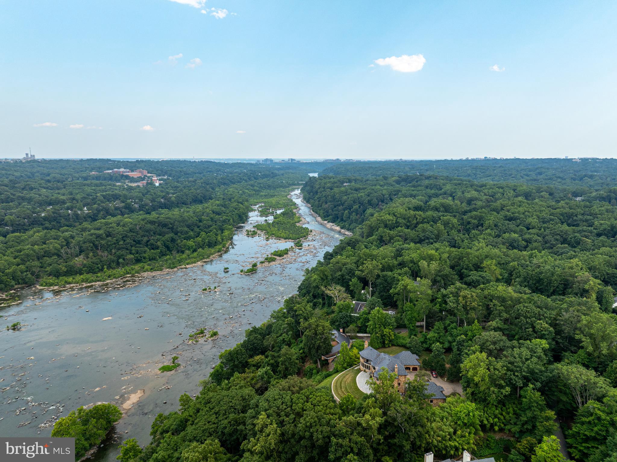 CHAIN BRIDGE - Residential