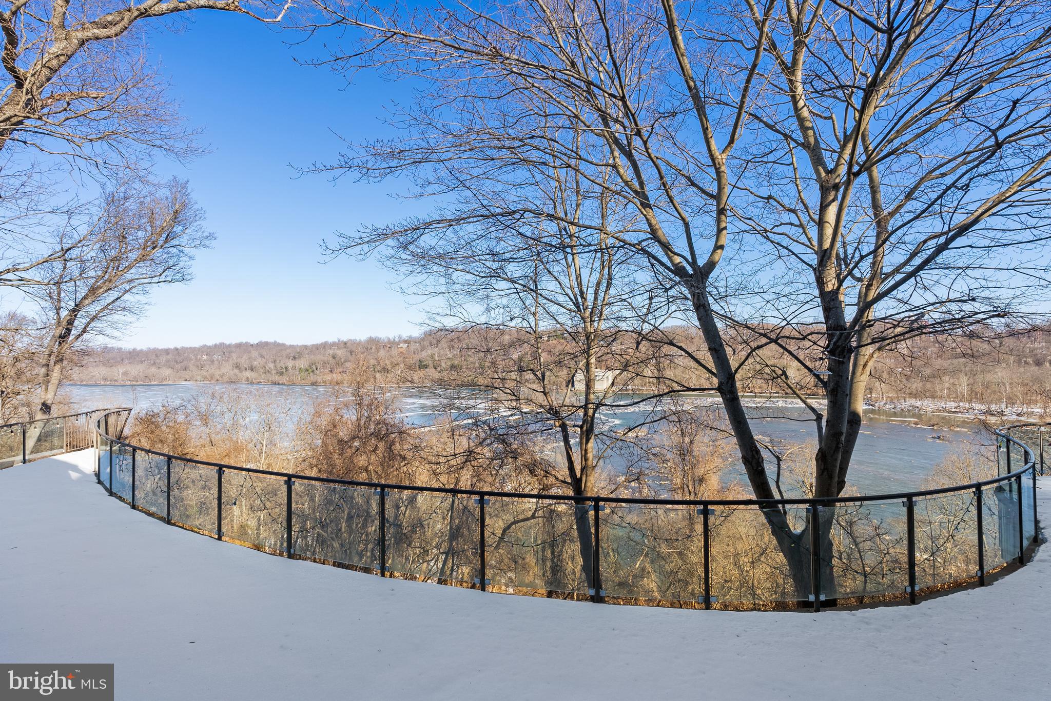 CHAIN BRIDGE - Residential
