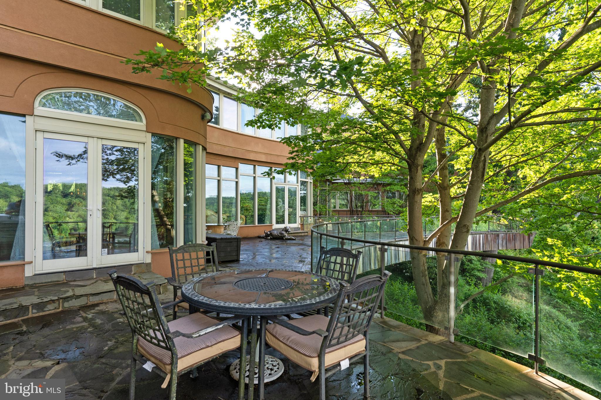 CHAIN BRIDGE - Residential