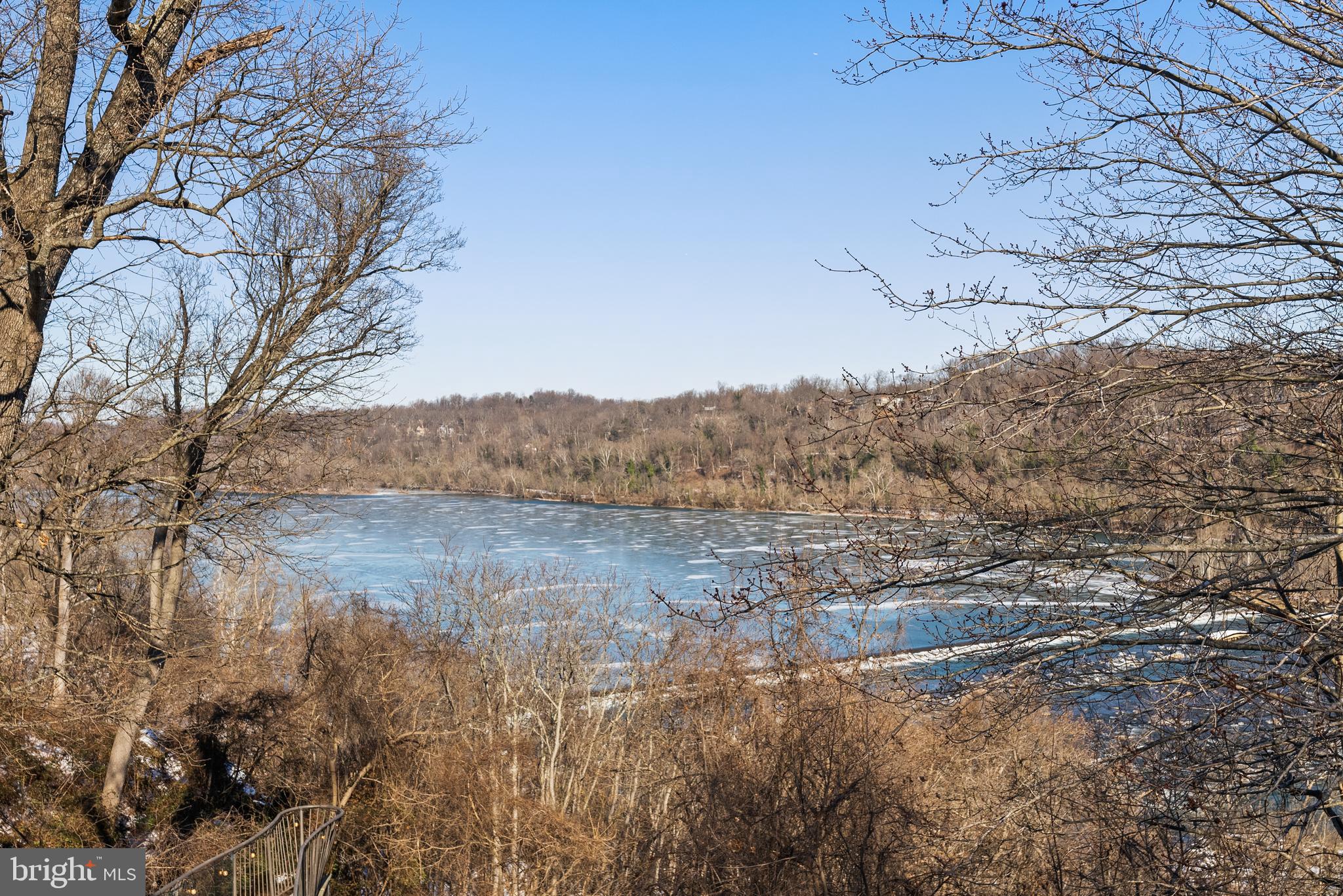 CHAIN BRIDGE - Residential