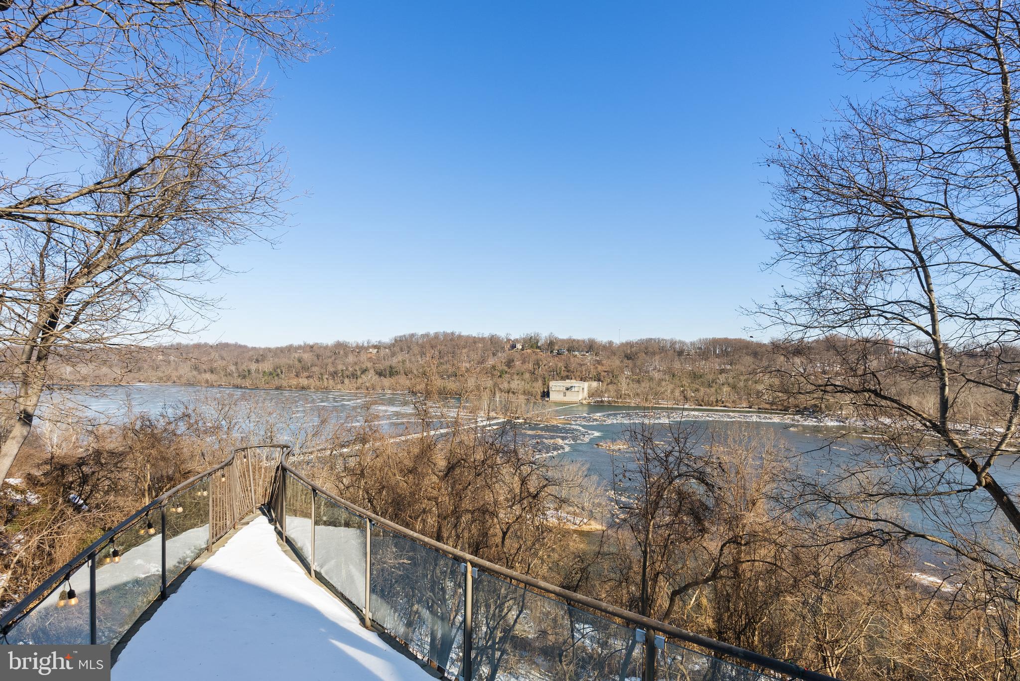 CHAIN BRIDGE - Residential