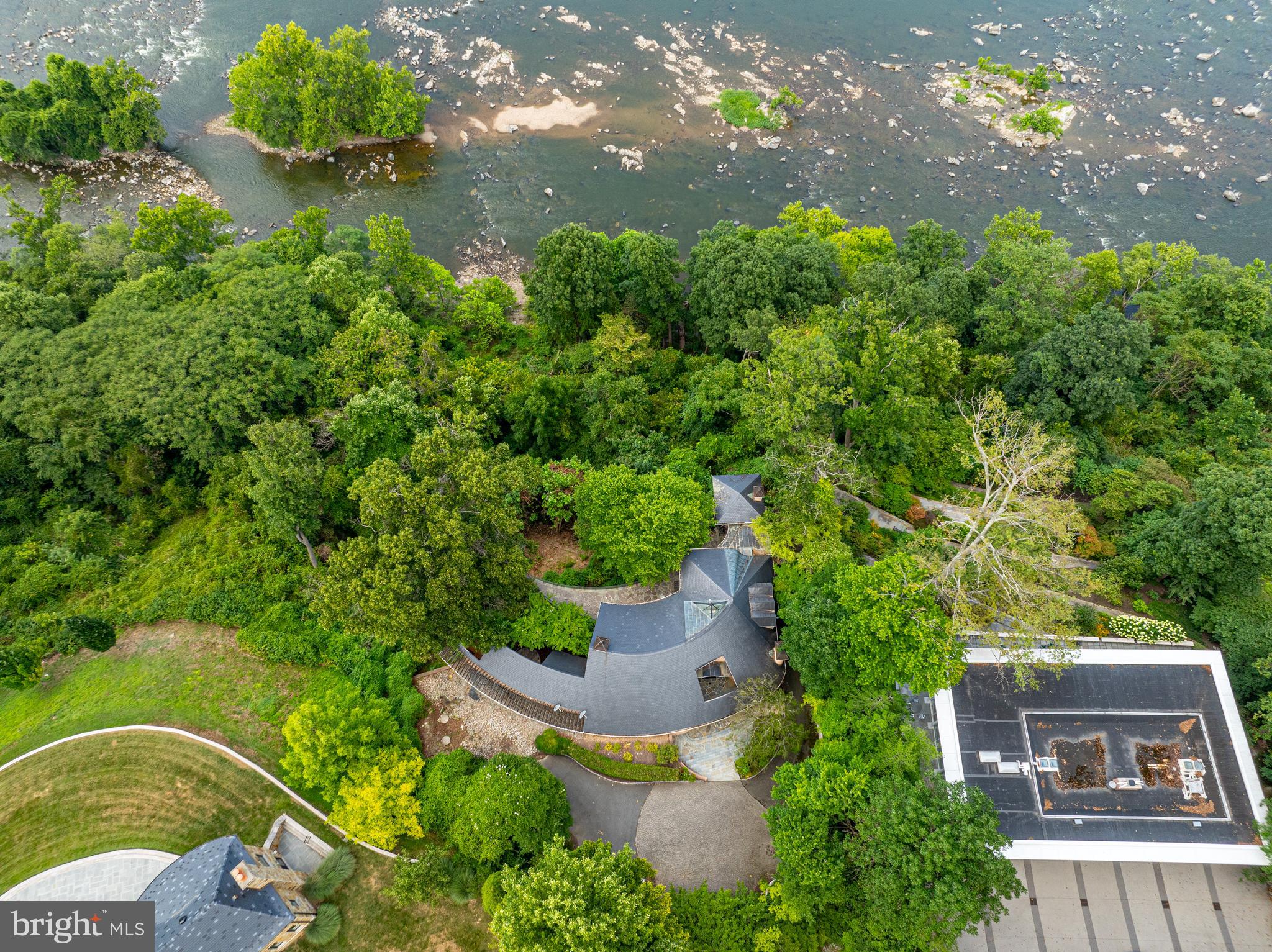 CHAIN BRIDGE - Residential