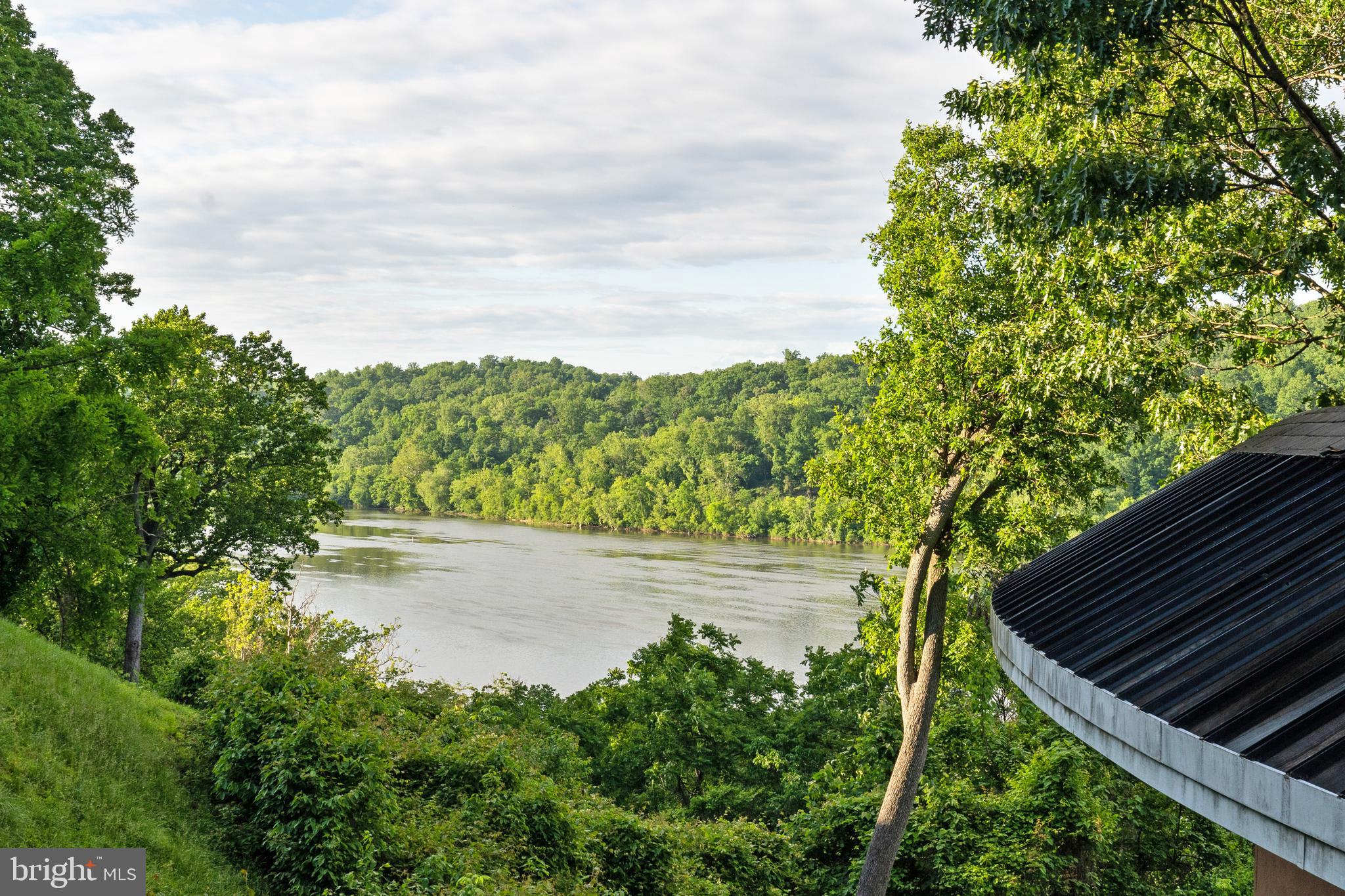 CHAIN BRIDGE - Residential