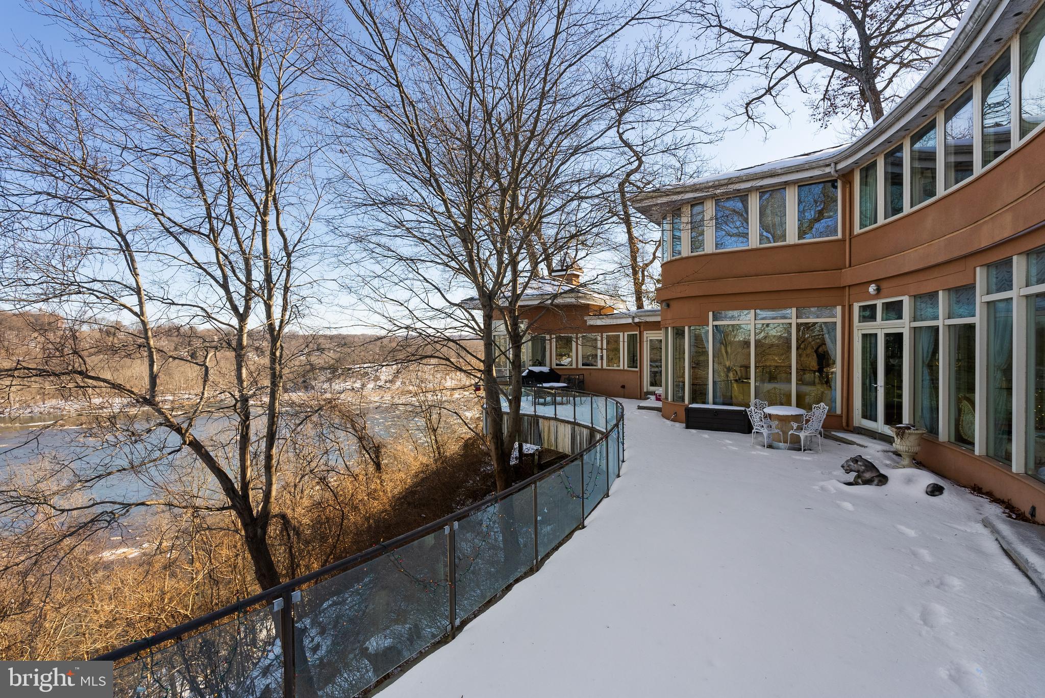 CHAIN BRIDGE - Residential