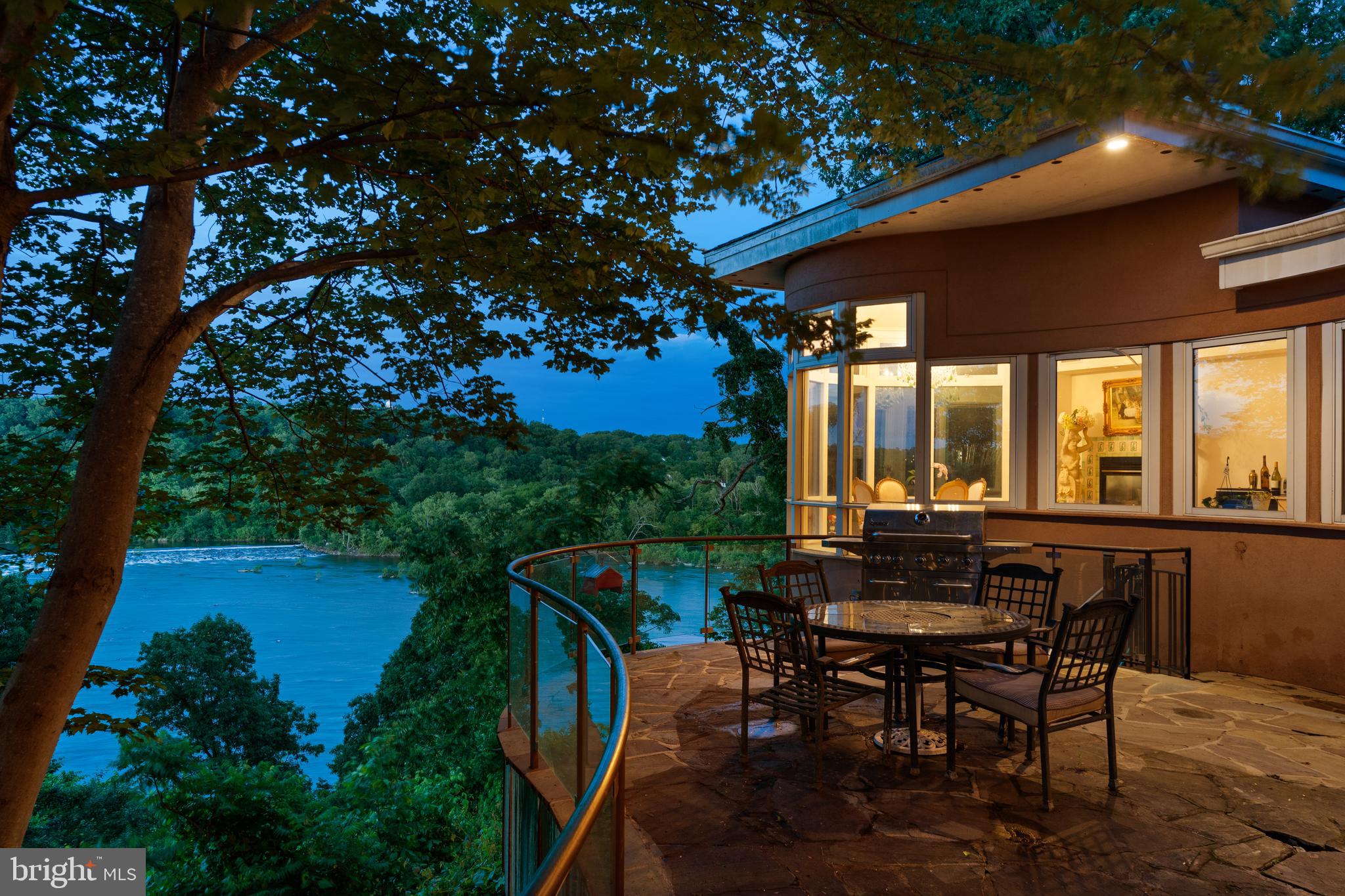 CHAIN BRIDGE - Residential